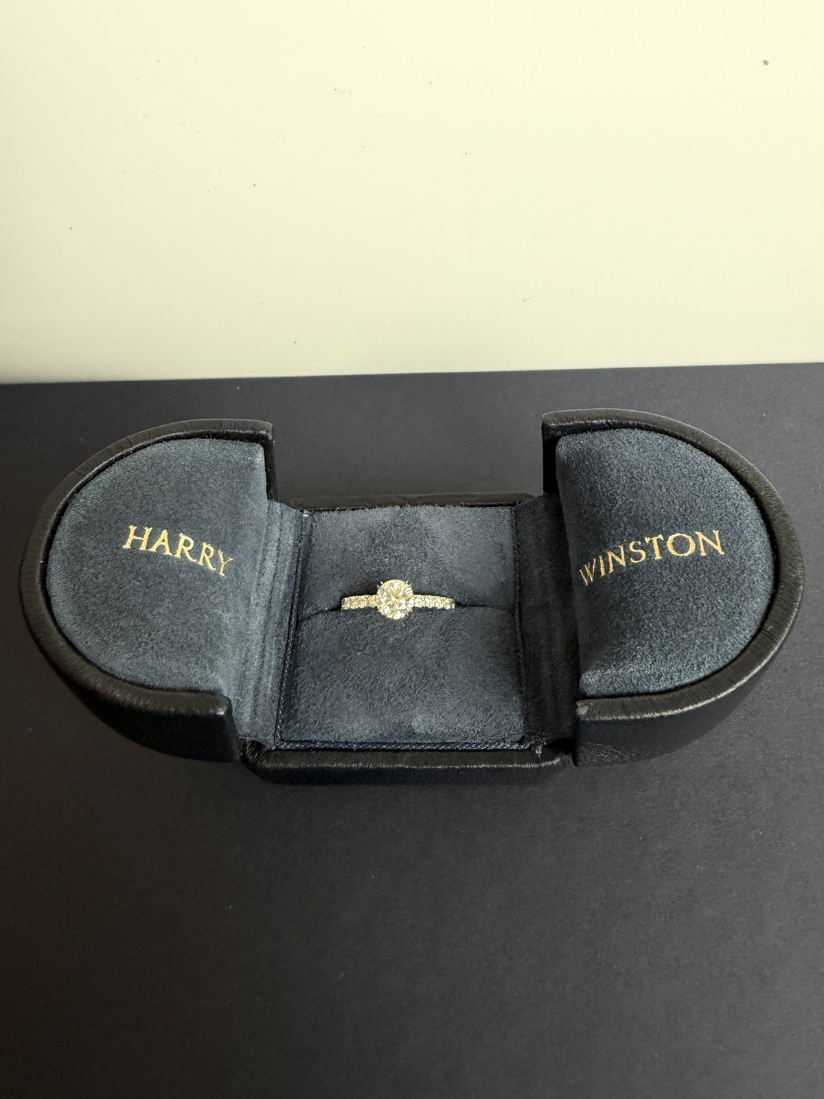 Harry Winston Ring 0.7c RGDPRD007WR0-045