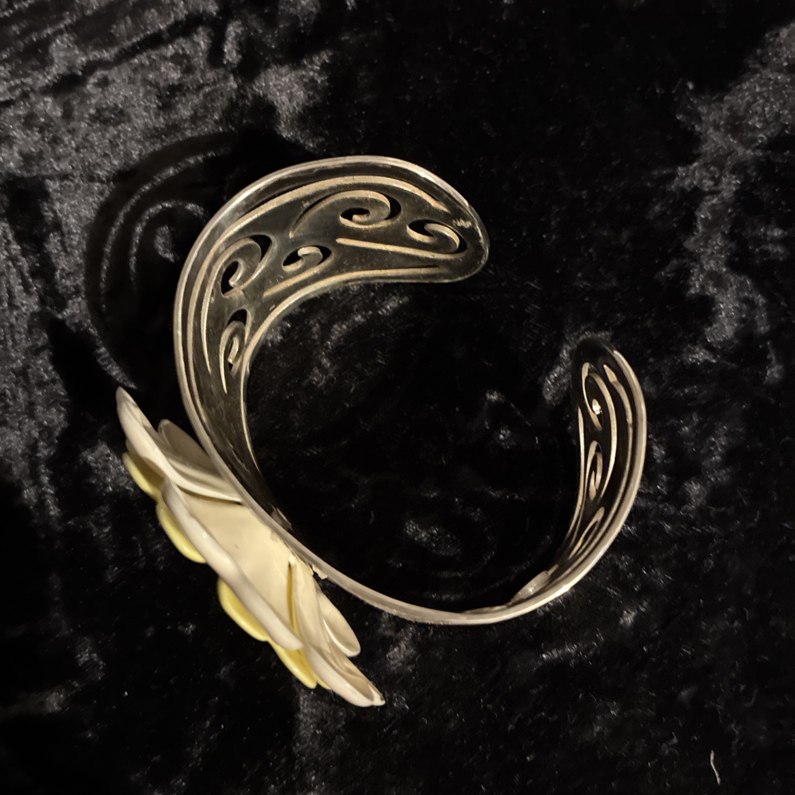 Brighton Yellow Daisy Flower Silver Scroll Cuff Bracelet. Super Rare! Nice!