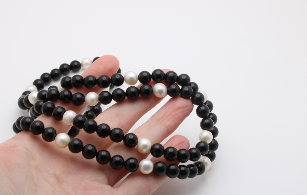 Vintage Black Onyx White Freshwater Pearl 8.5mm Round Stone Necklace 35 In