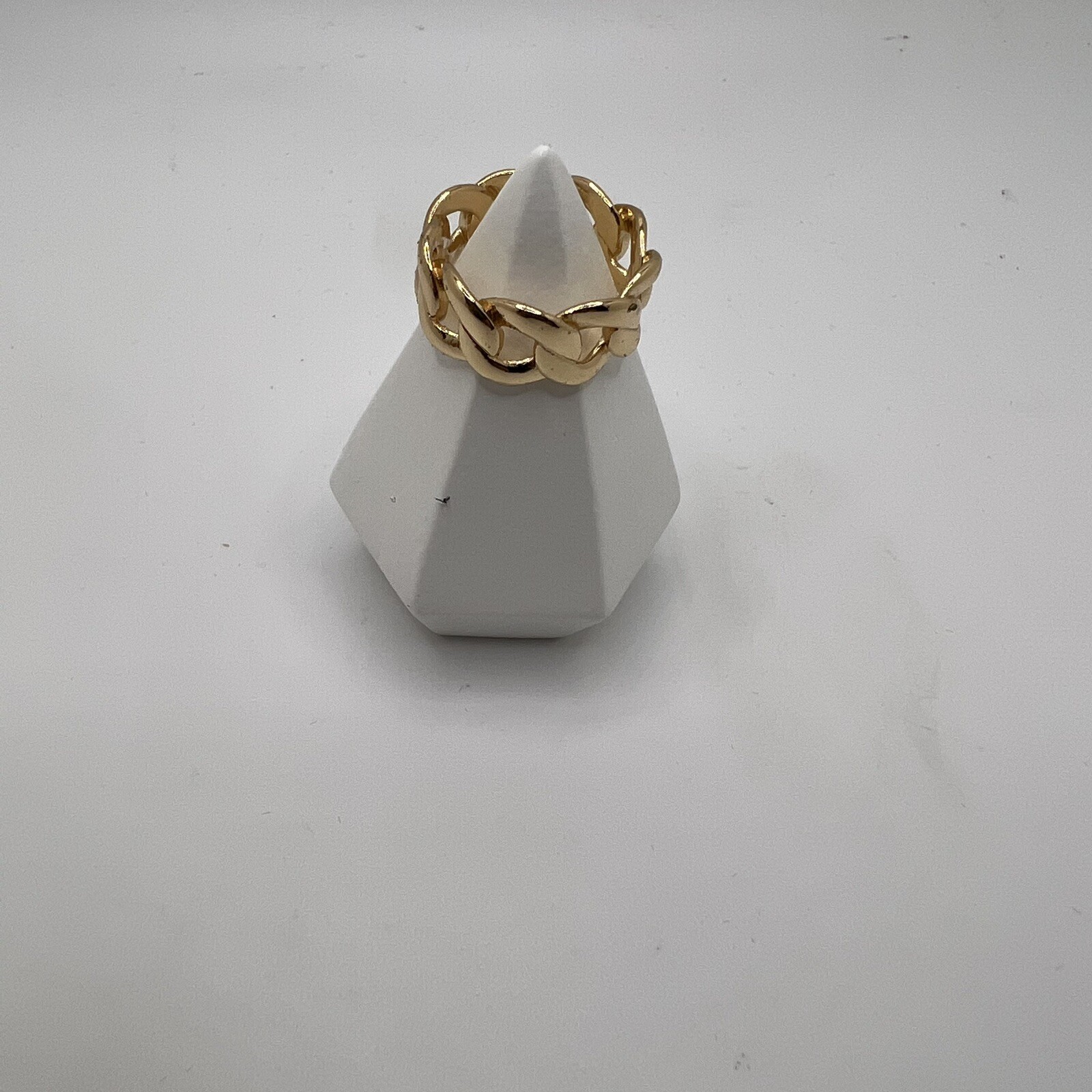 Gold Colored Chain Link Ring. Adults Unisex Size 7. NWT.