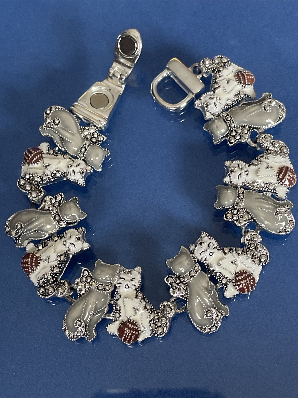 SilverTone Gray & White Enamel Cat Kitten Charms Magnet Clasp 7.5″ Bracelet U26w