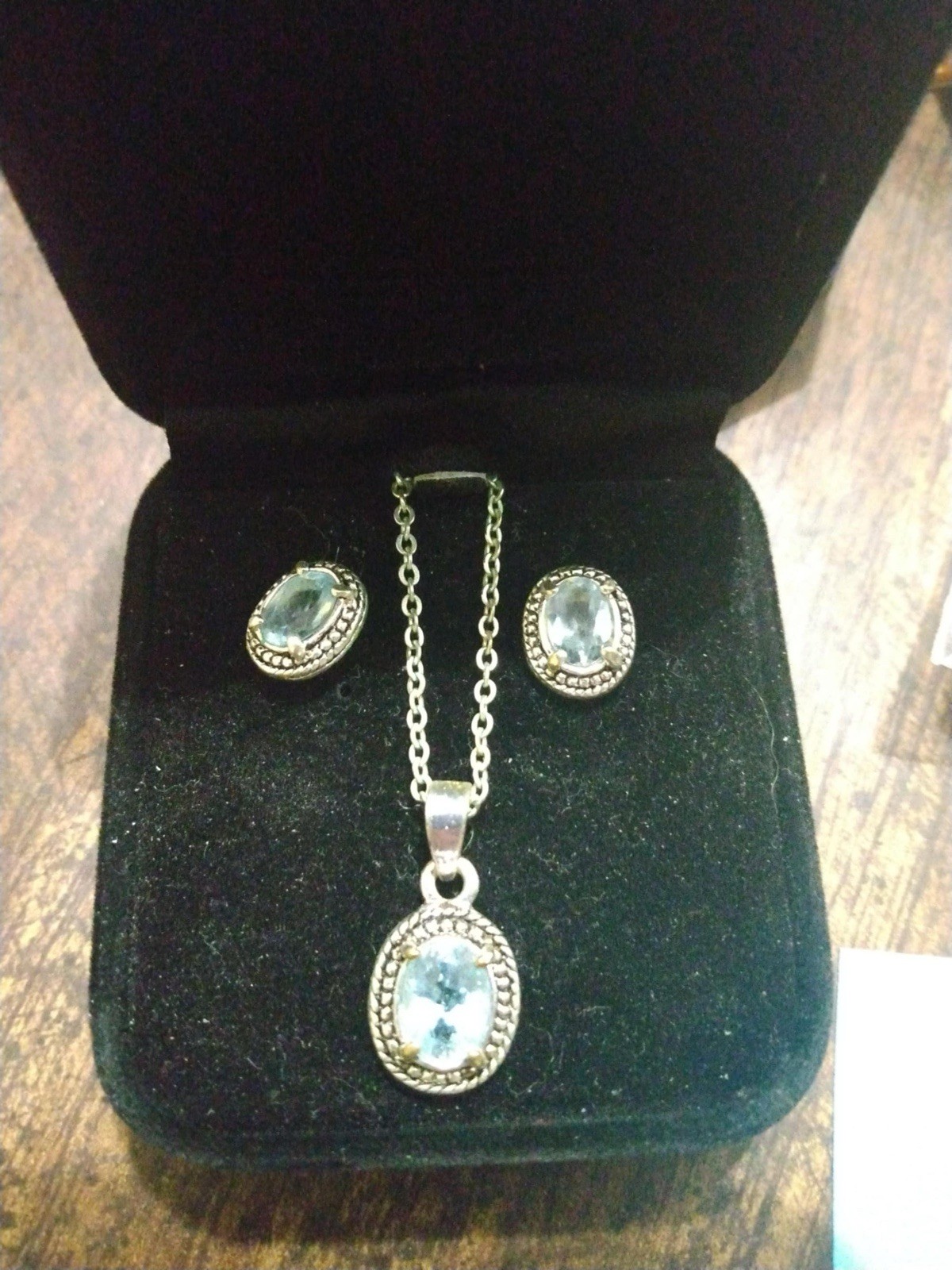 Lt Blue Costume Jewelery Necklace And Earings (not Sure Of Stone Name)