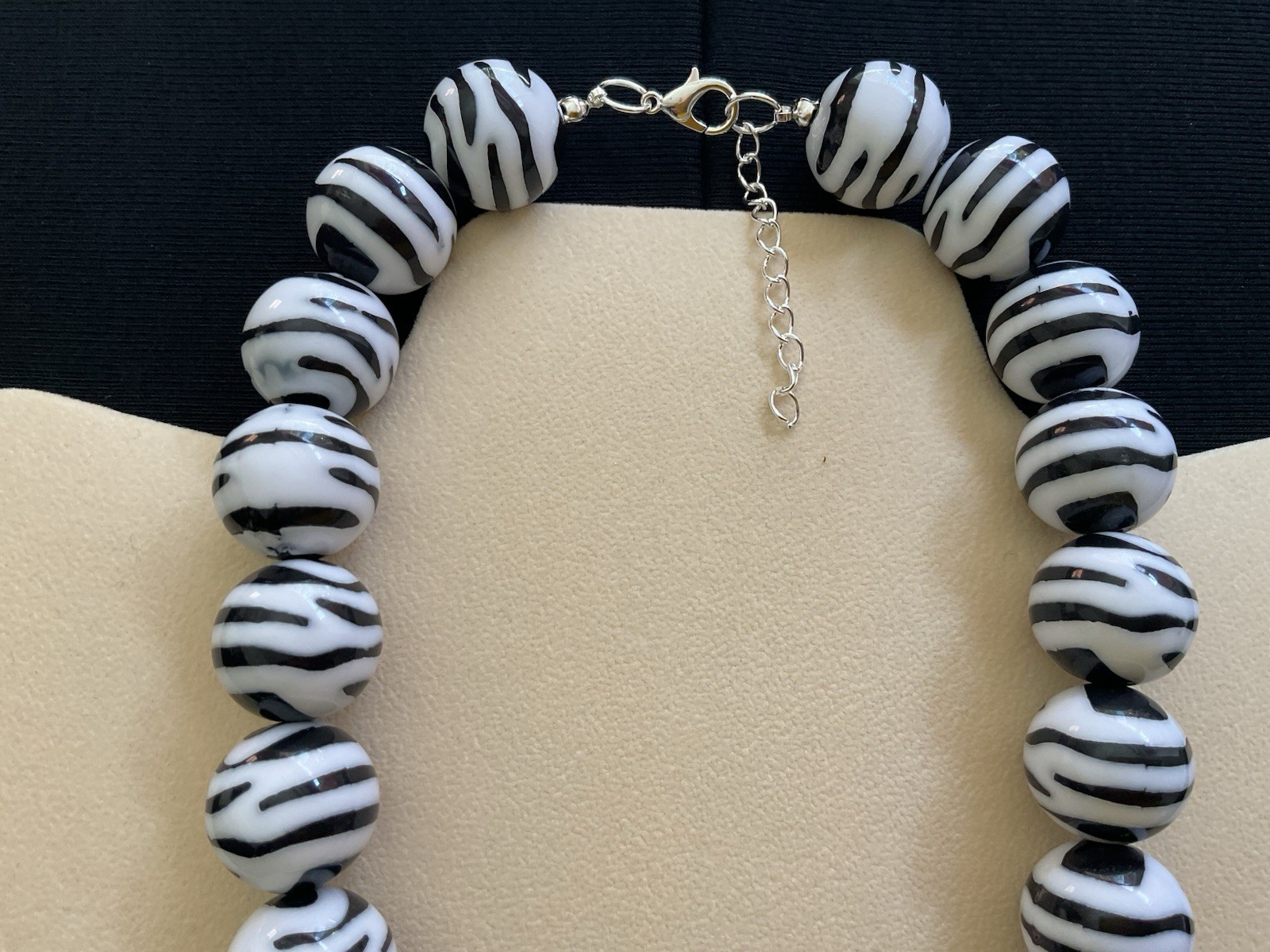 Chunky Black/white Zebra Print Beads Adjustable Necklace