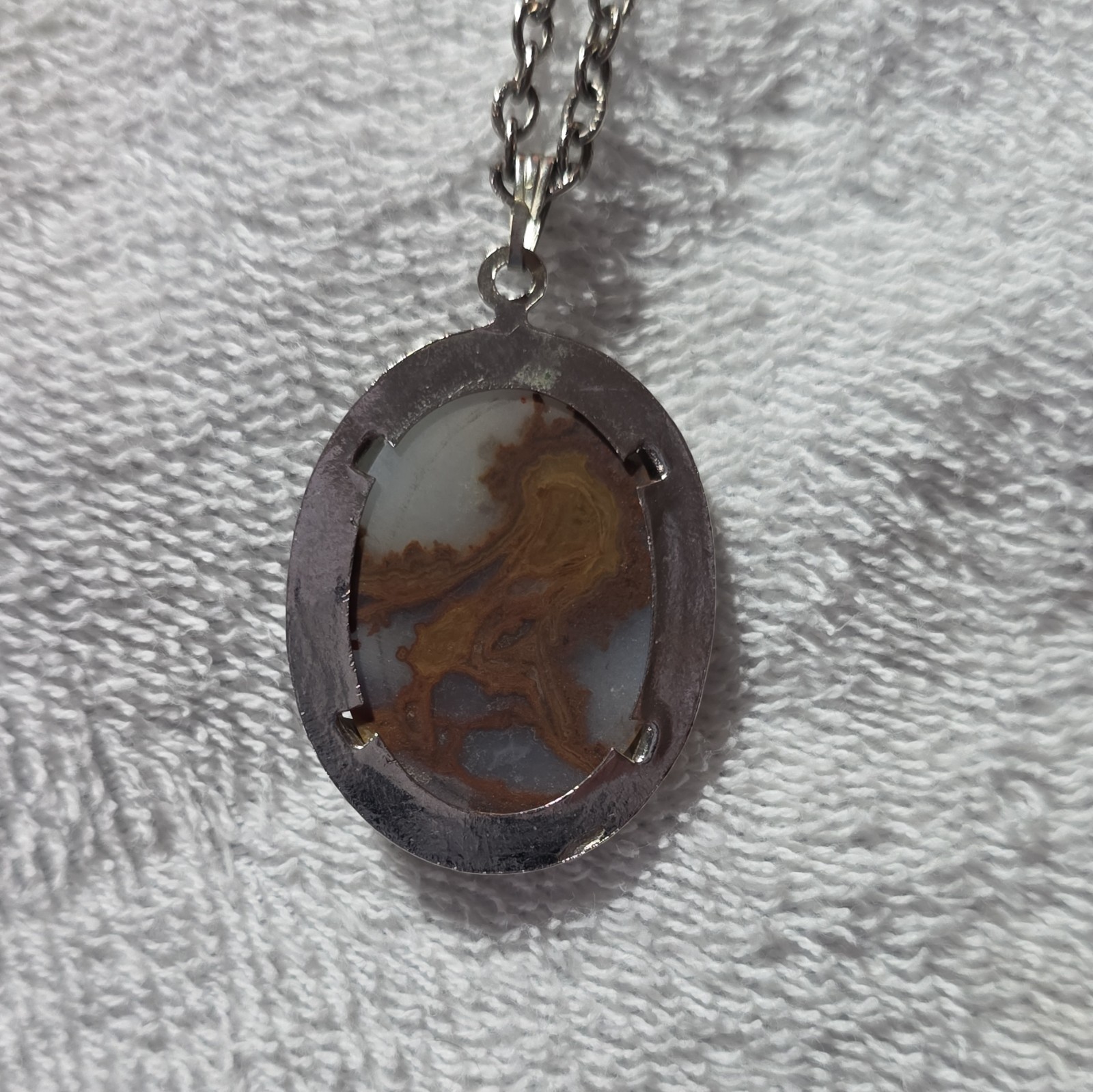Oval Agate Pendant Necklace Silver Tone Cable Chain Spring Ring Closure