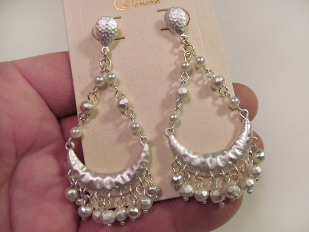 *NEW Hammered Silver Tone Drop Pierced Earrings Simulated Pearls Antika