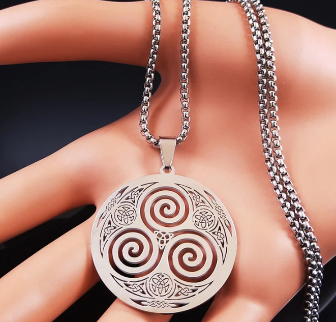 New Witchcraft Vortex Pendant Necklace Viking Triskelion Celtic Knot Spiral