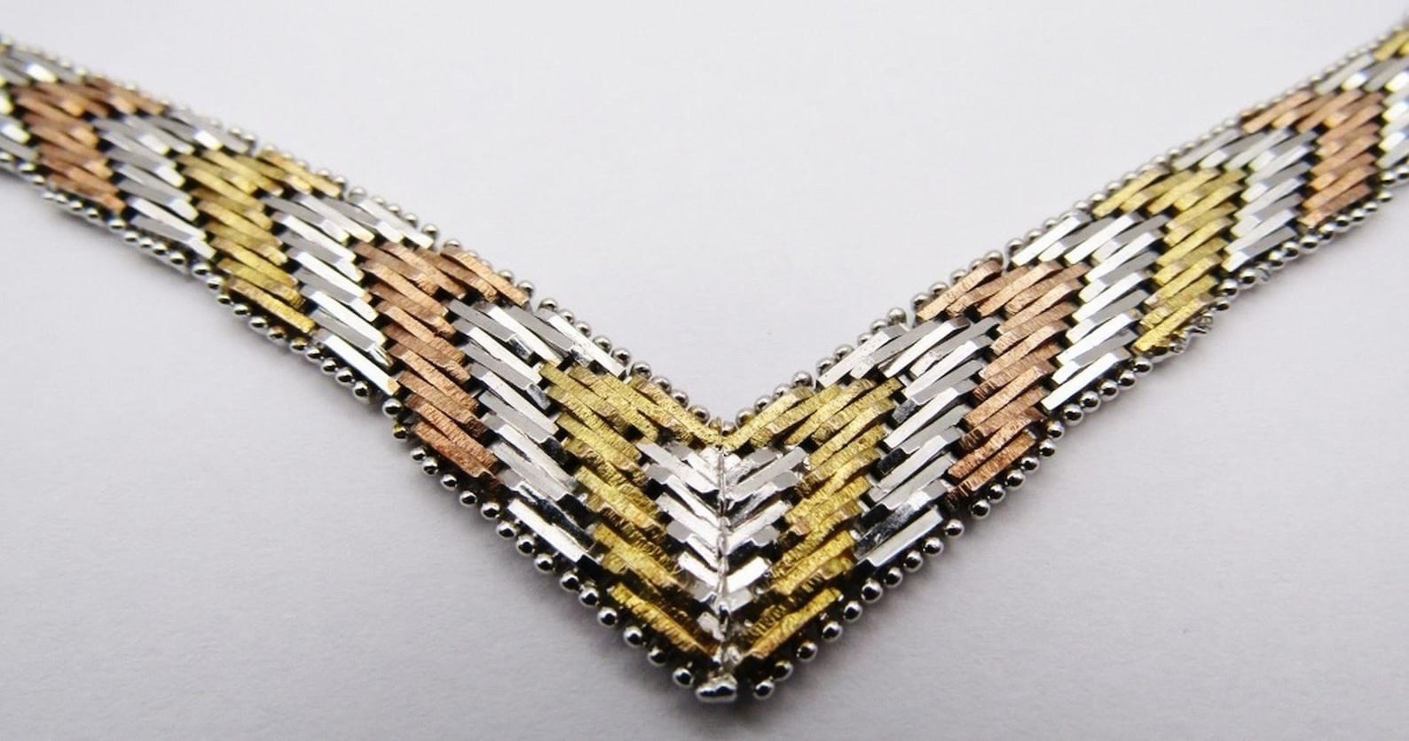 silver multi-colored herringbone tricolor 17-inch V-shaped mesh necklace,