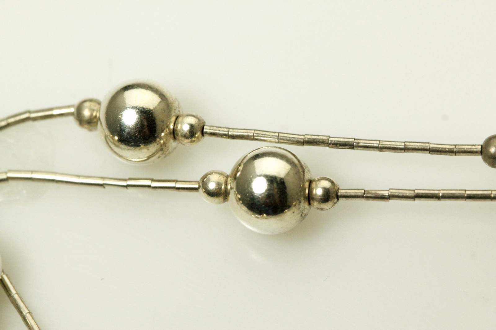 925 Sterling Silver 16″ Necklace w/8 mm Bead Stations 7.6 Grams (NEC4373)