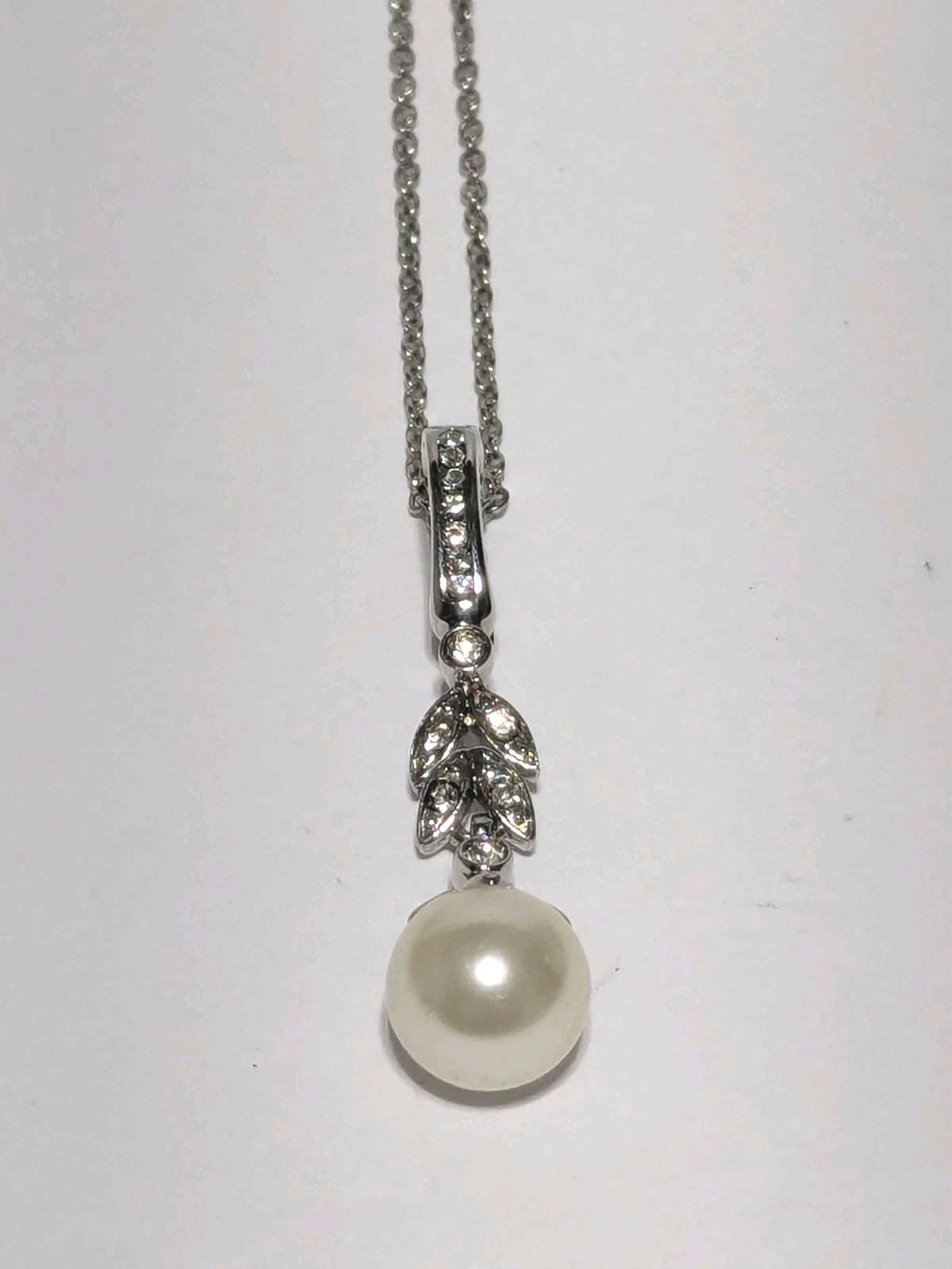 Silver Tone Necklace With Removable Faux Pearl & Rhinestone Leaf Pendant 14″