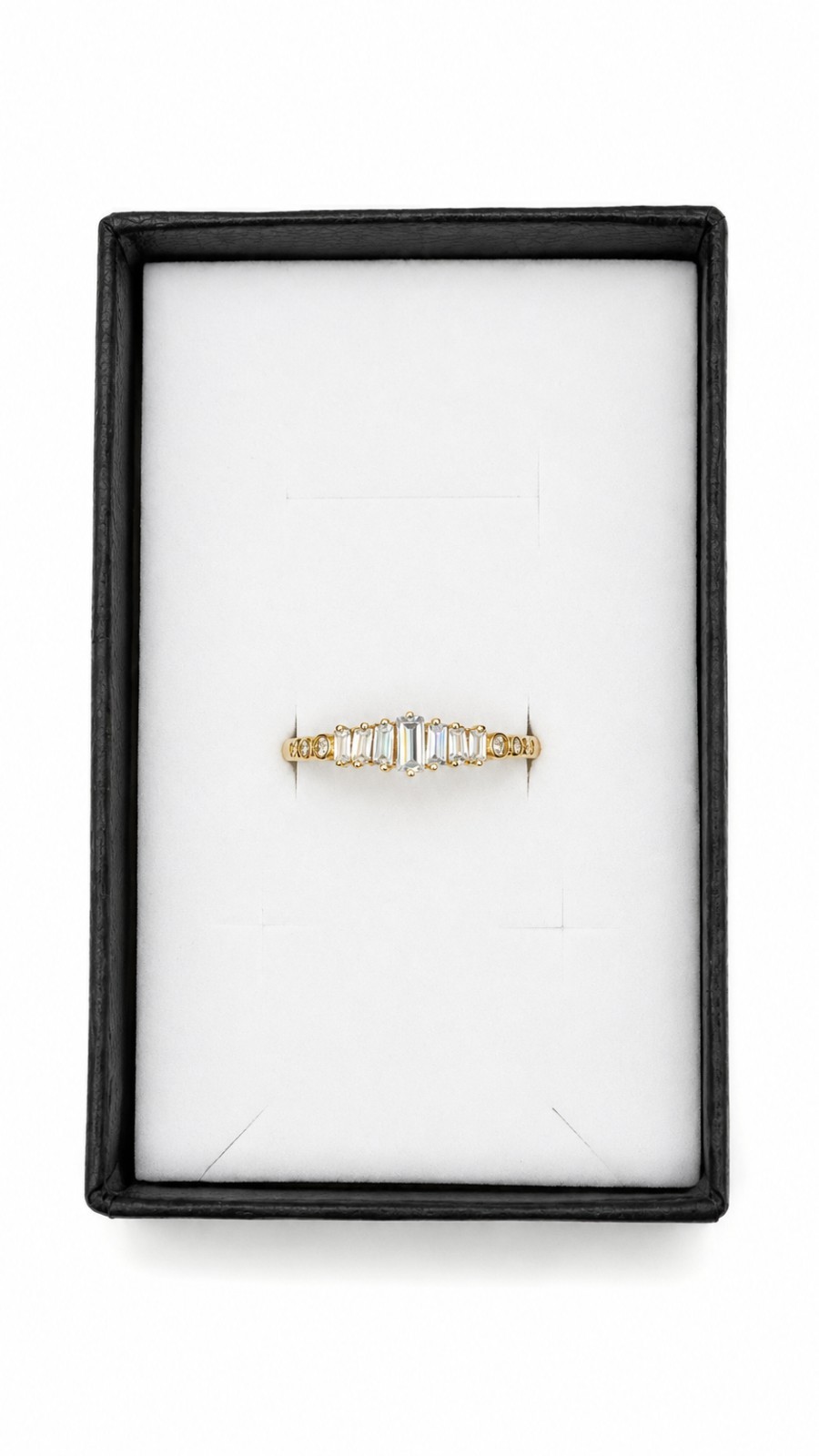 10K Solid Gold Baguette CZ Ring Size 8/ Anillo Baguette Oro Sólido 10K Talla 8