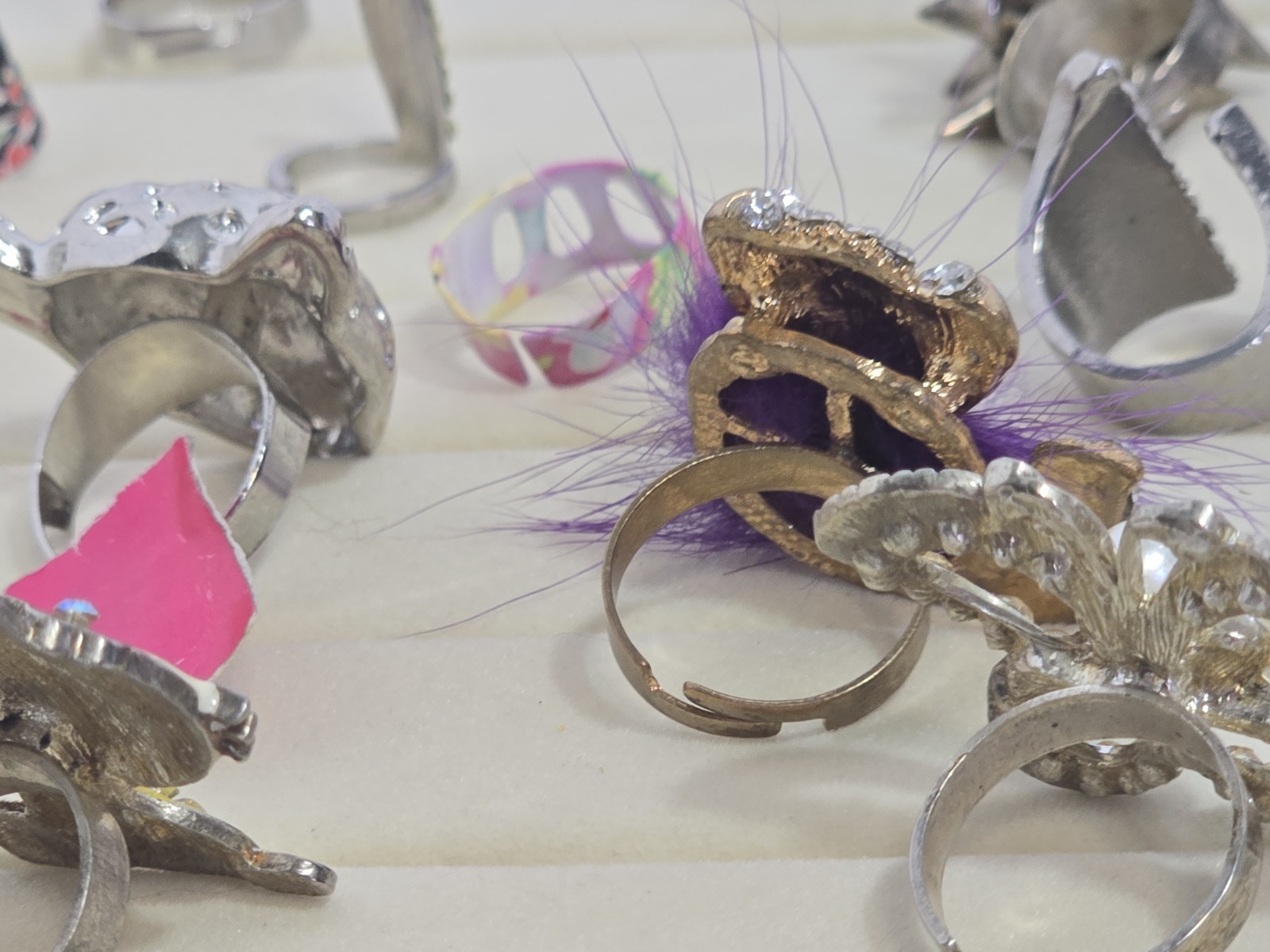 Costume Jewelry Rings Lot Of 33 ALL ADJUSTABLE – See Pics