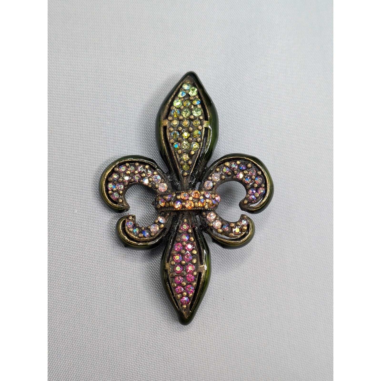 JAY STRONGWATER FLEUR-DE-LIS SWAROVSKI CRYSTAL RAINBOW PIN BROOCH
