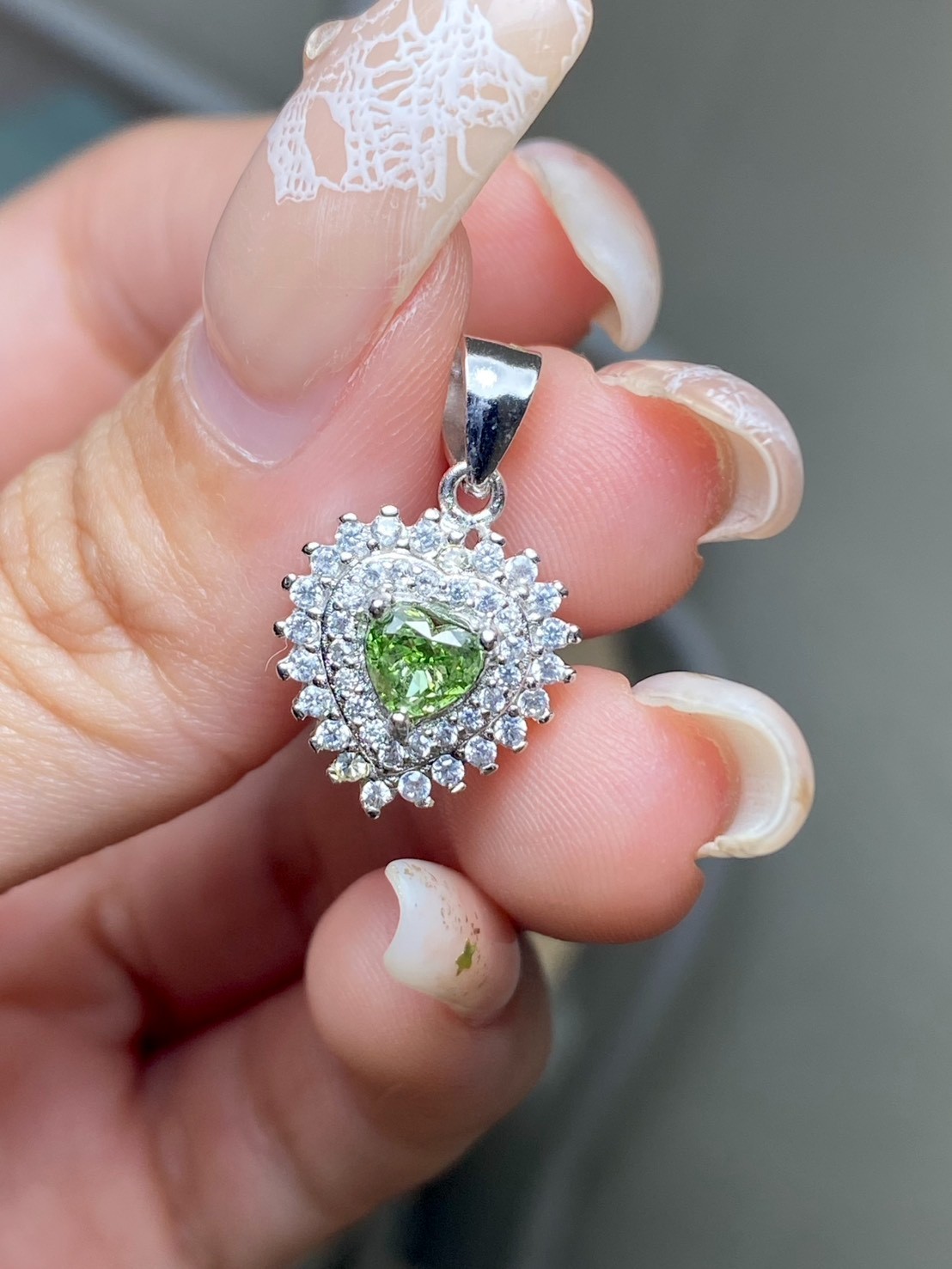[jerseychou] Lab-Grown Diamond , 0.7ct , Fancy vivid green , IGI