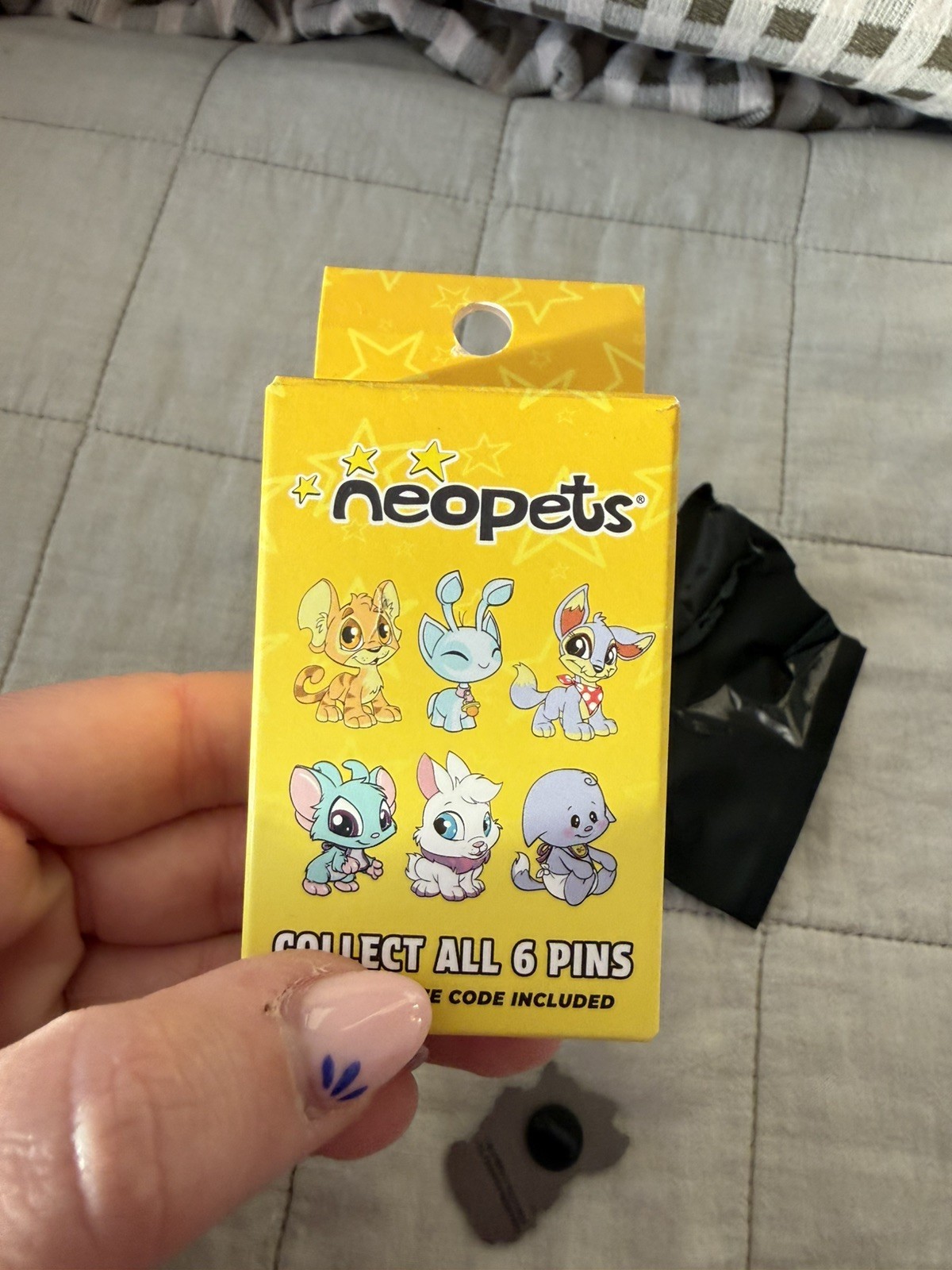 Baby Neopets Salesone Blind Box Pin – BABY CYBUNNY – Opened