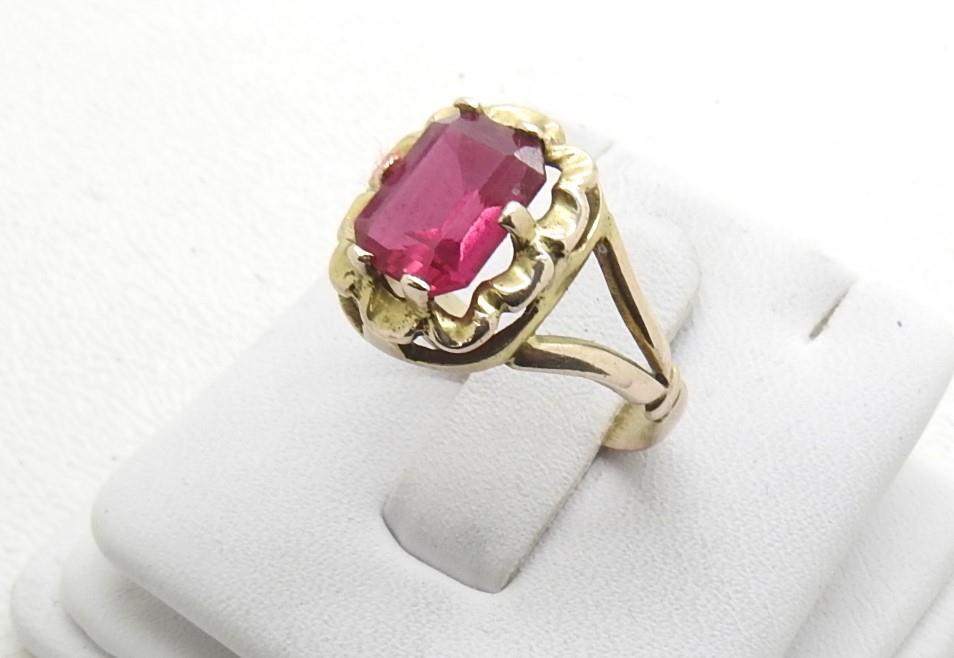 Ladies 10k Yellow Gold Synthetic Red Ruby Ring Emerald Cut 3.00 Carats Size 6.75