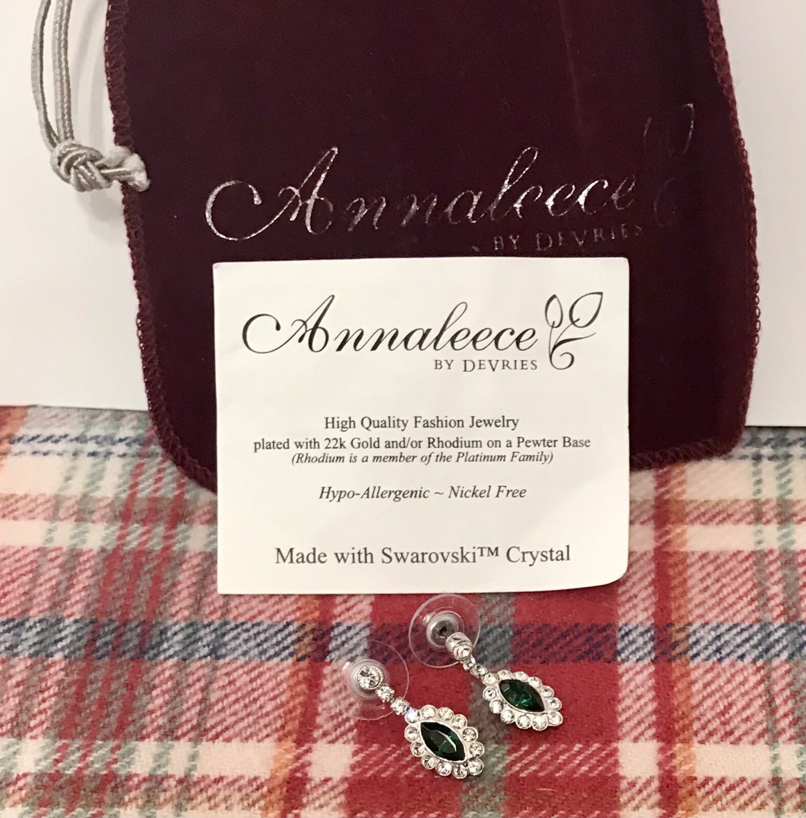 ANNALEECE BY DEVRIES, FASHION DROP EARRINGS, SWAROVSKI CRYSTAL W/GREEN CENTER!