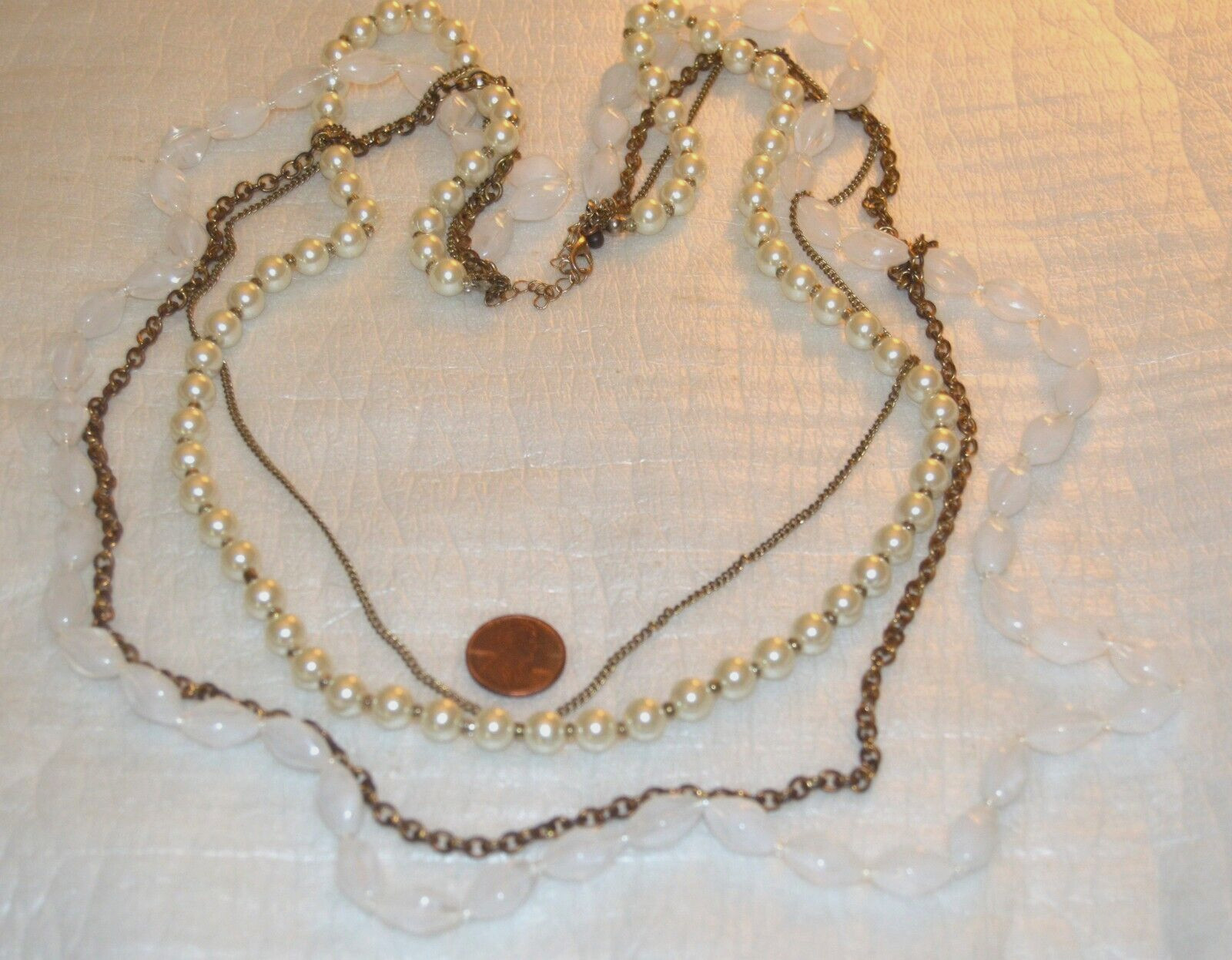 White Beads & Gold Tone Chains Necklace 28+ in. Vintage Jewelry Fashion