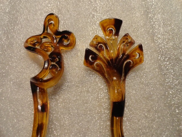 VINTAGE 2 TORTOISE PLASTIC HAIR PIN FORKS PINS STICKS • 7 inches lot 2T