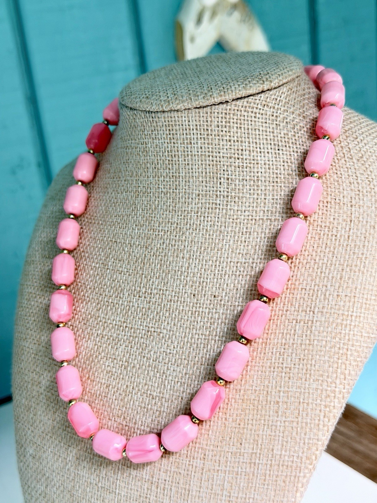 Vintage Pink Marbled Lucite Barrel Bead Necklace 22” Gold Tone Spacer Retro
