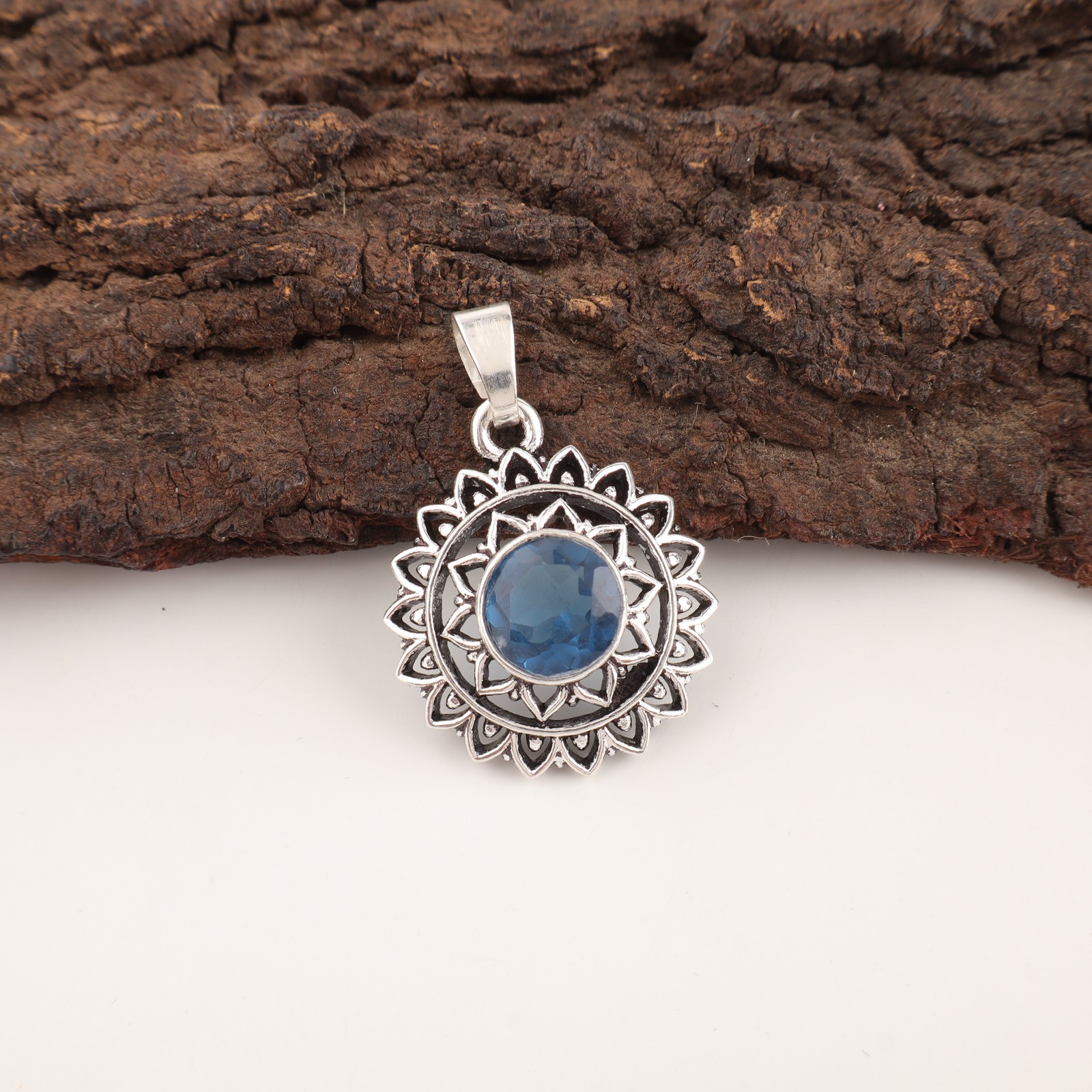 925 Silver London Blue Topaz Stone Engagement Elegant Daughter Pendant Jewelry