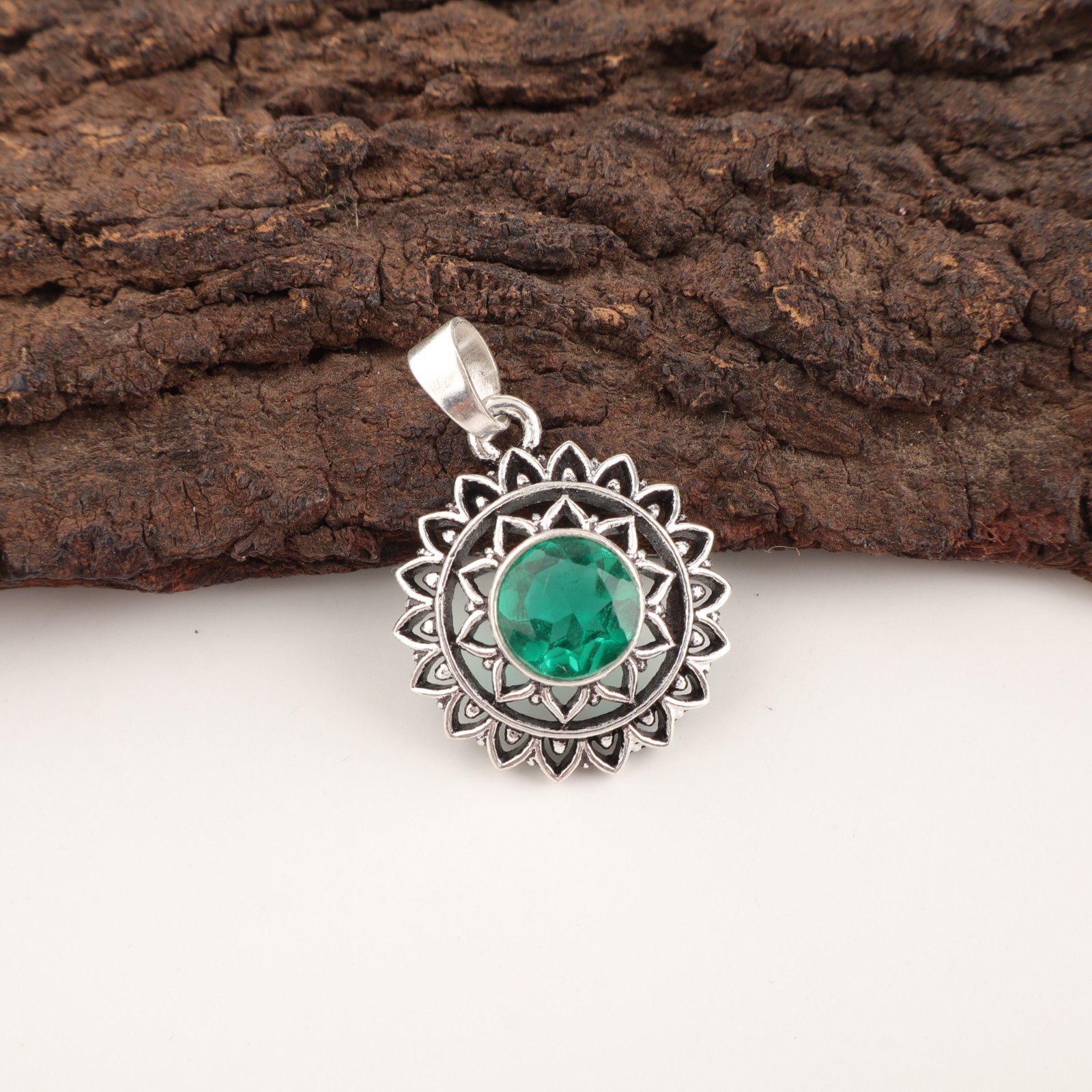 Emerald Gemstone 925 Sterling Silver Artisan Jewelry Pendant Necklace 1.14″ Gift