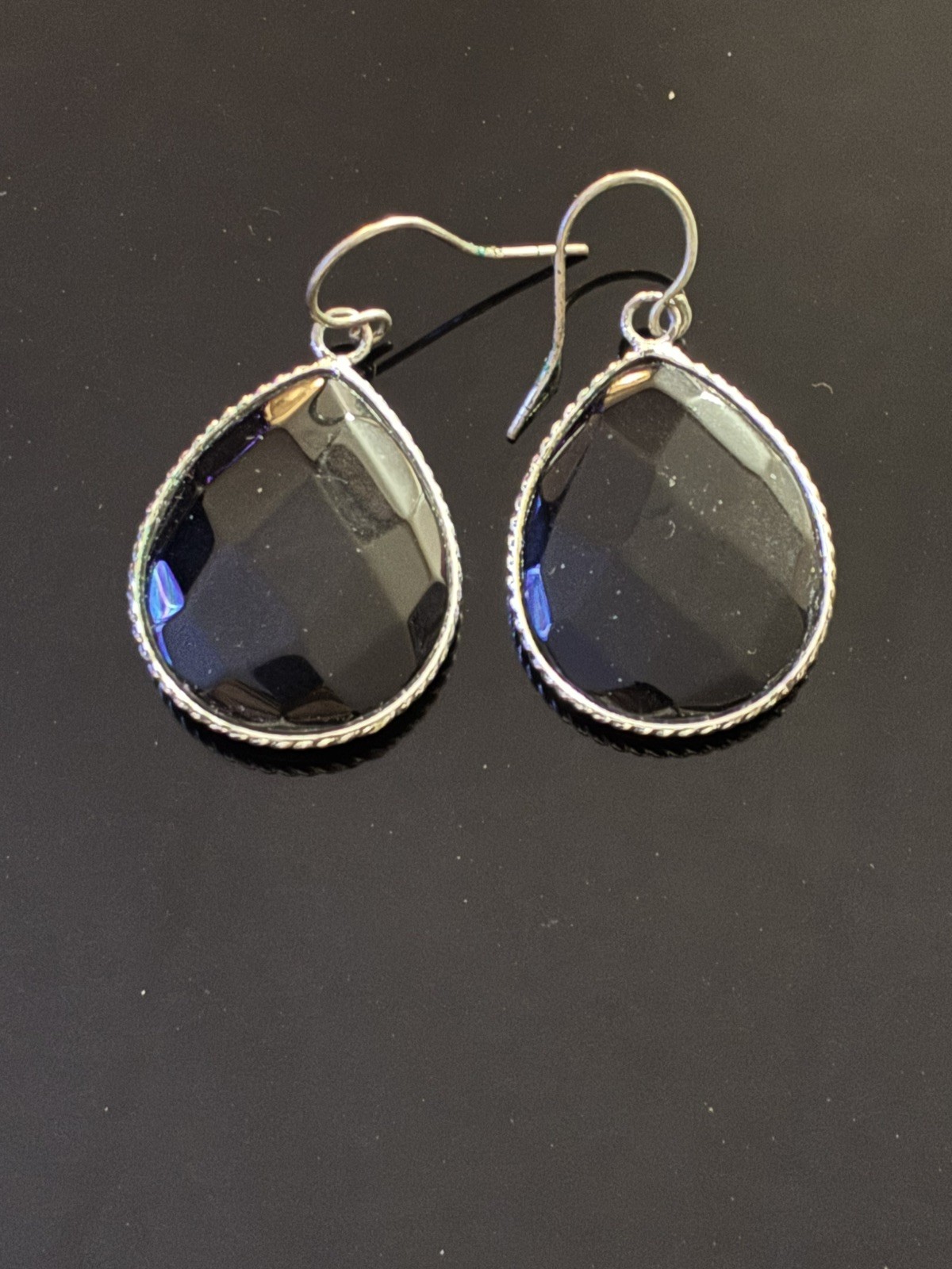 Silver plated Dangle Teardrop Earrings. ATI BR CM