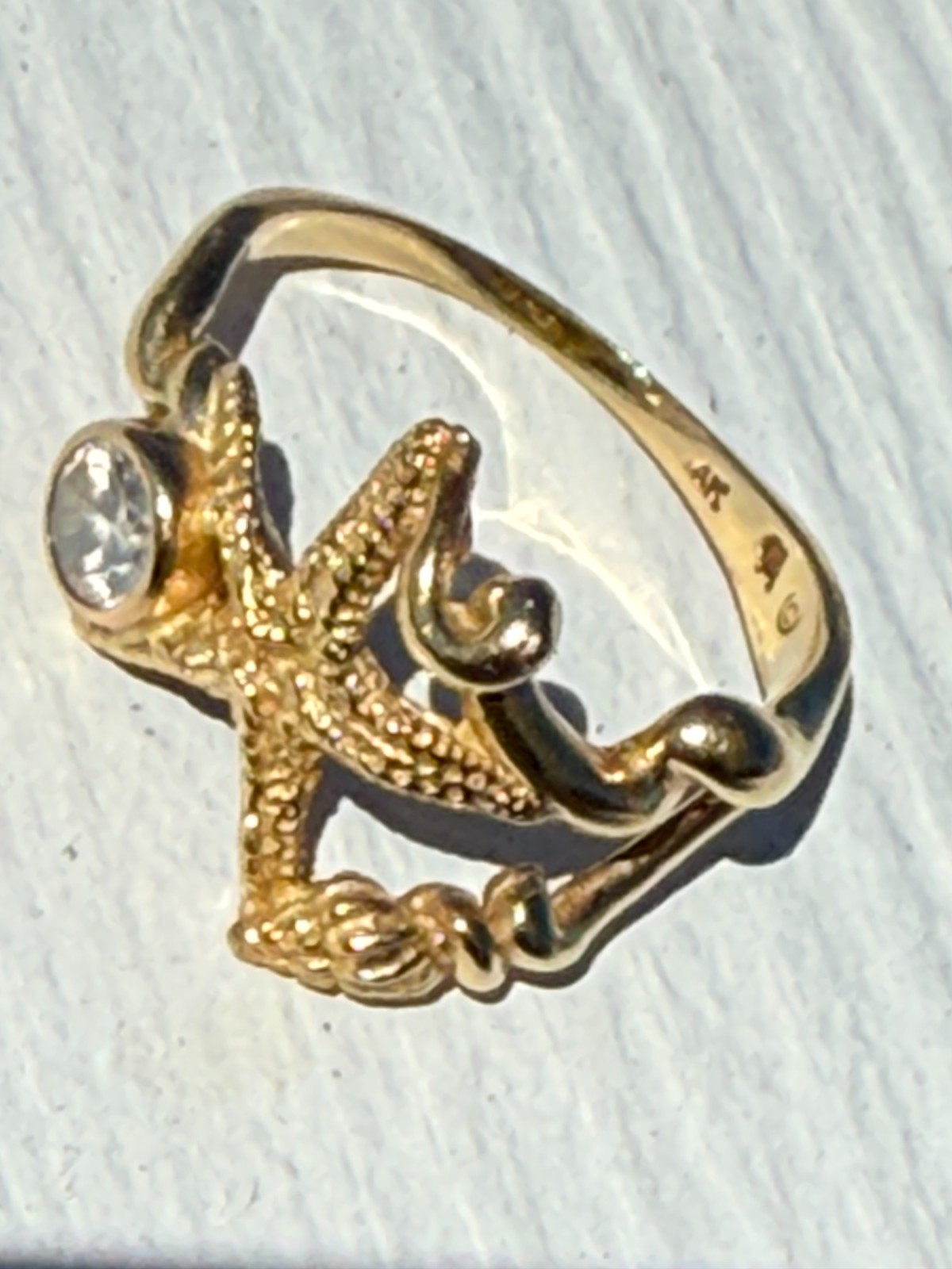 Vintage 14K Yellow Gold Starfish Nautical Ring with Bezel Set Cubic Zirco 4.5g