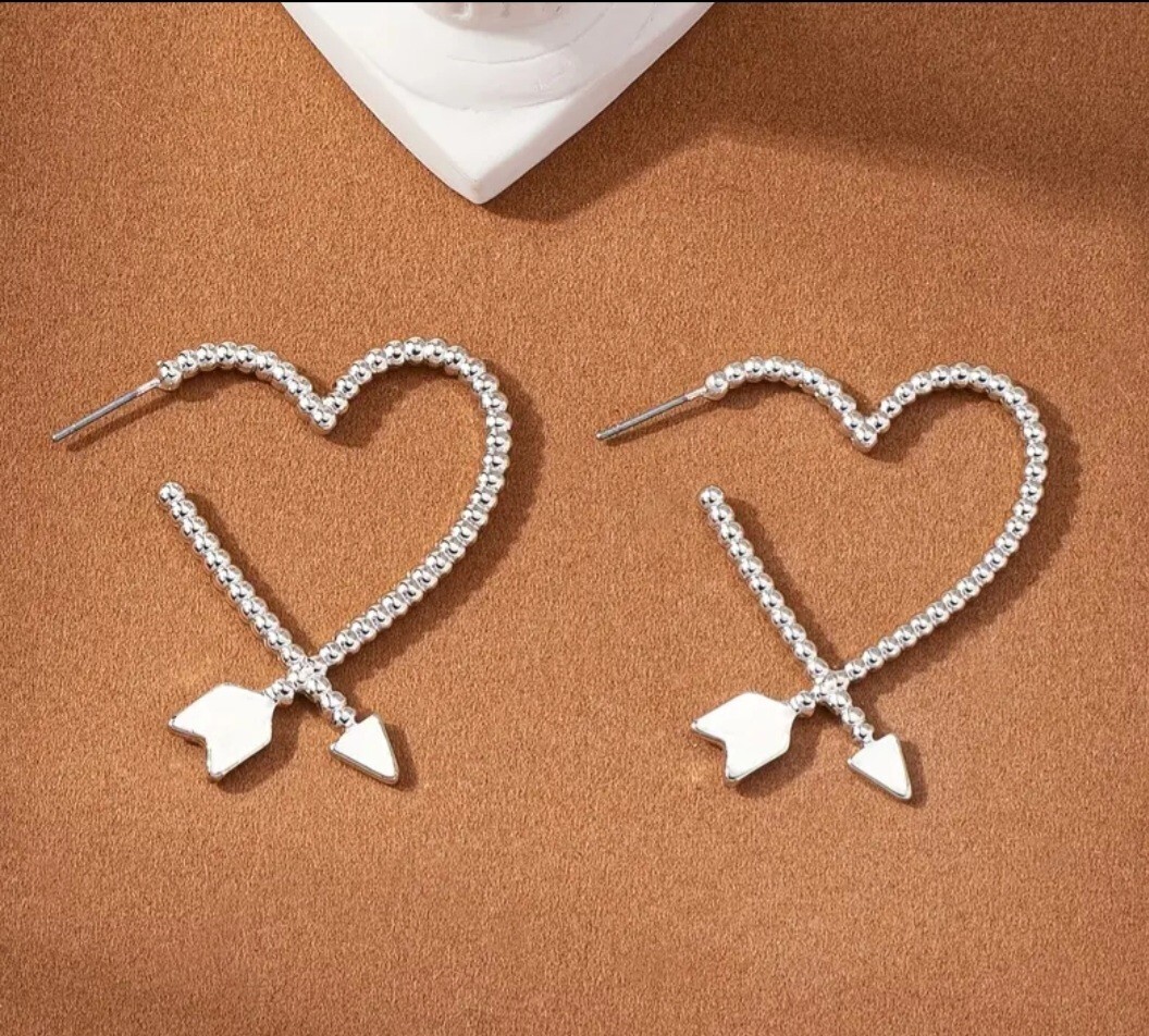 New In Packaging 1 Pair Dangling Floating Silver Zinc Alloy Heart