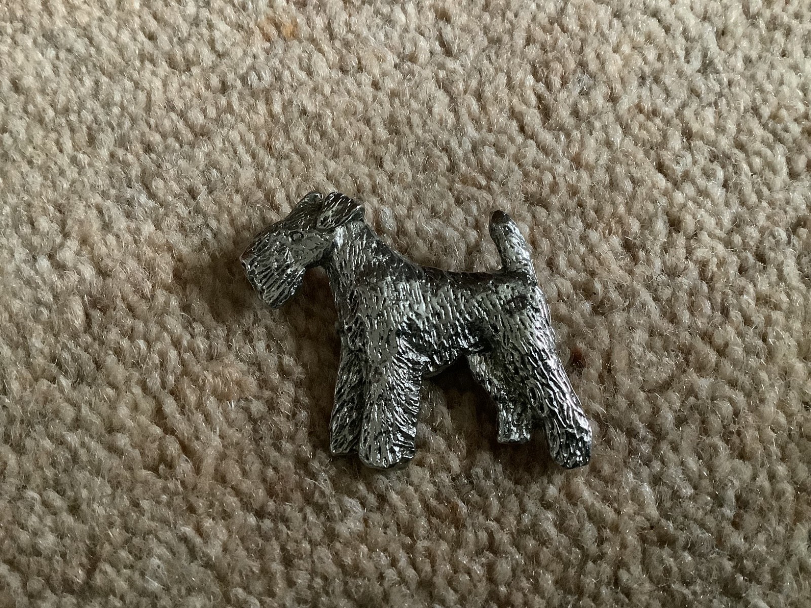 Terrier dog brooch – silver coloured metal 4 cm x 3.5 cm approximately