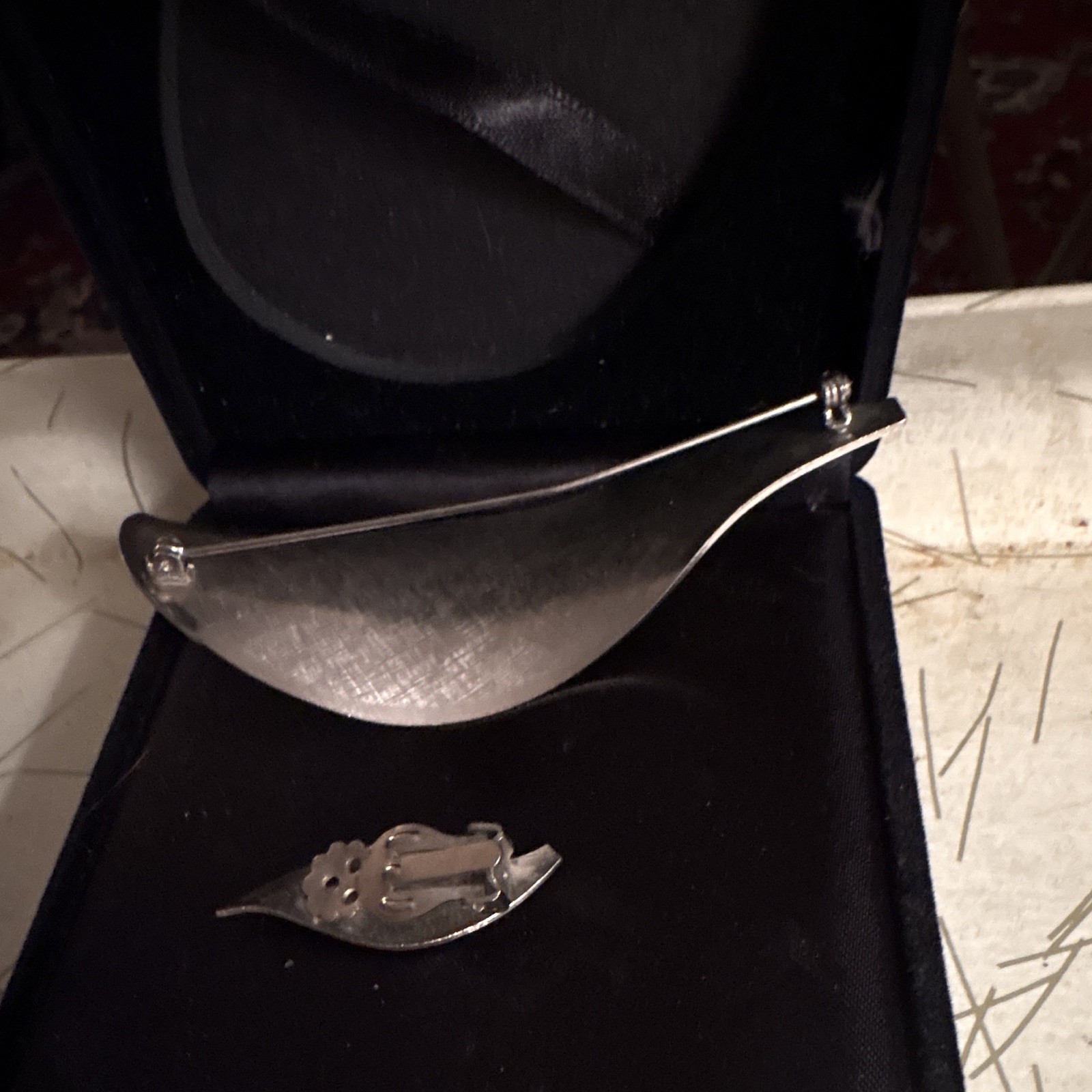 Silver Tone Leaf Design Brooch Pin with Matching Small Pin Set
