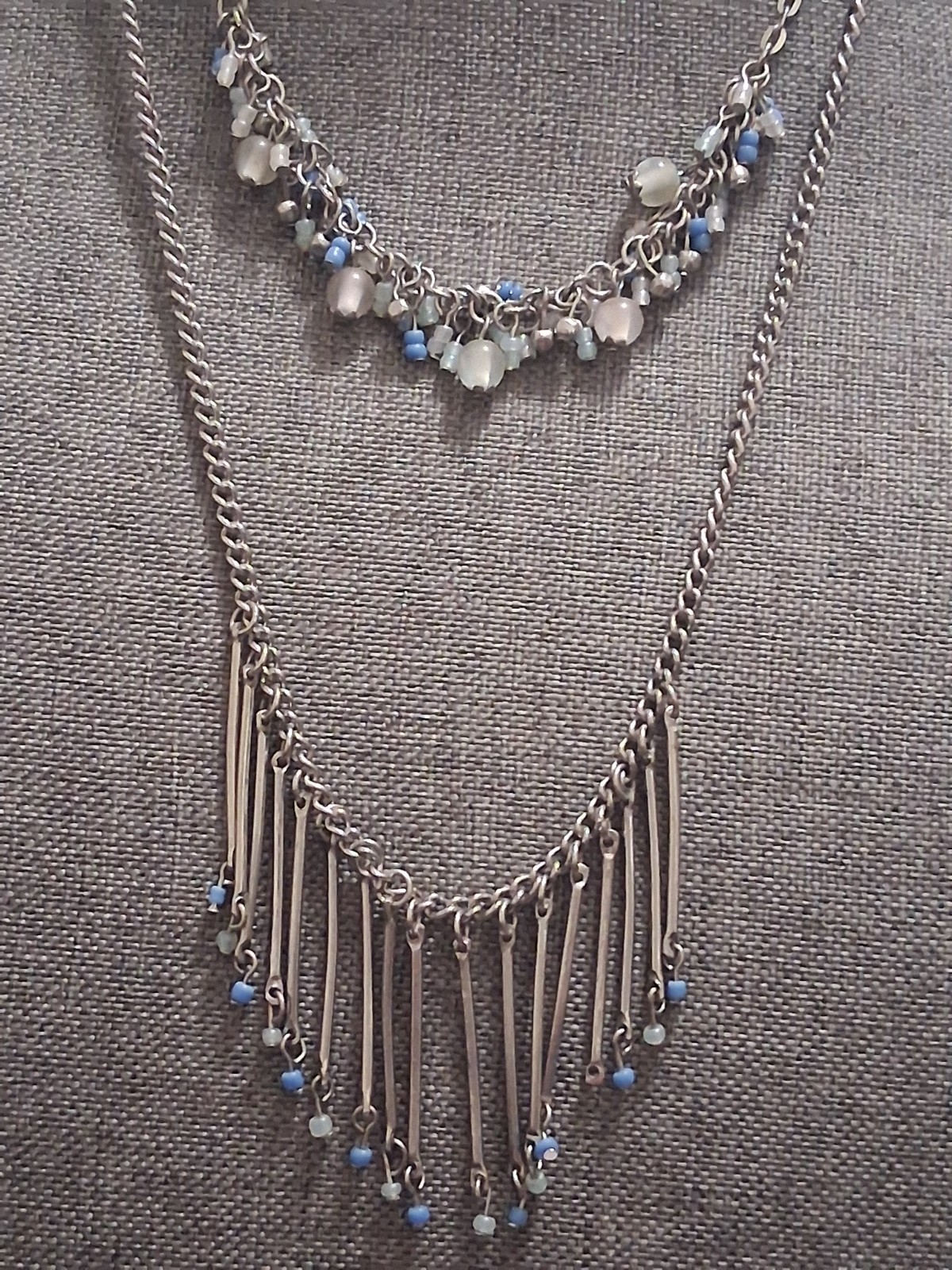 Double-strand bead cluster & fringe style necklace, blue & white beads, silverto