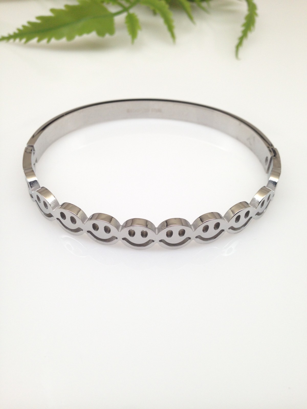 Happy Face Bangle Bracelet Stainless Steel Plain Silver Bangle 6.5″ 8mm
