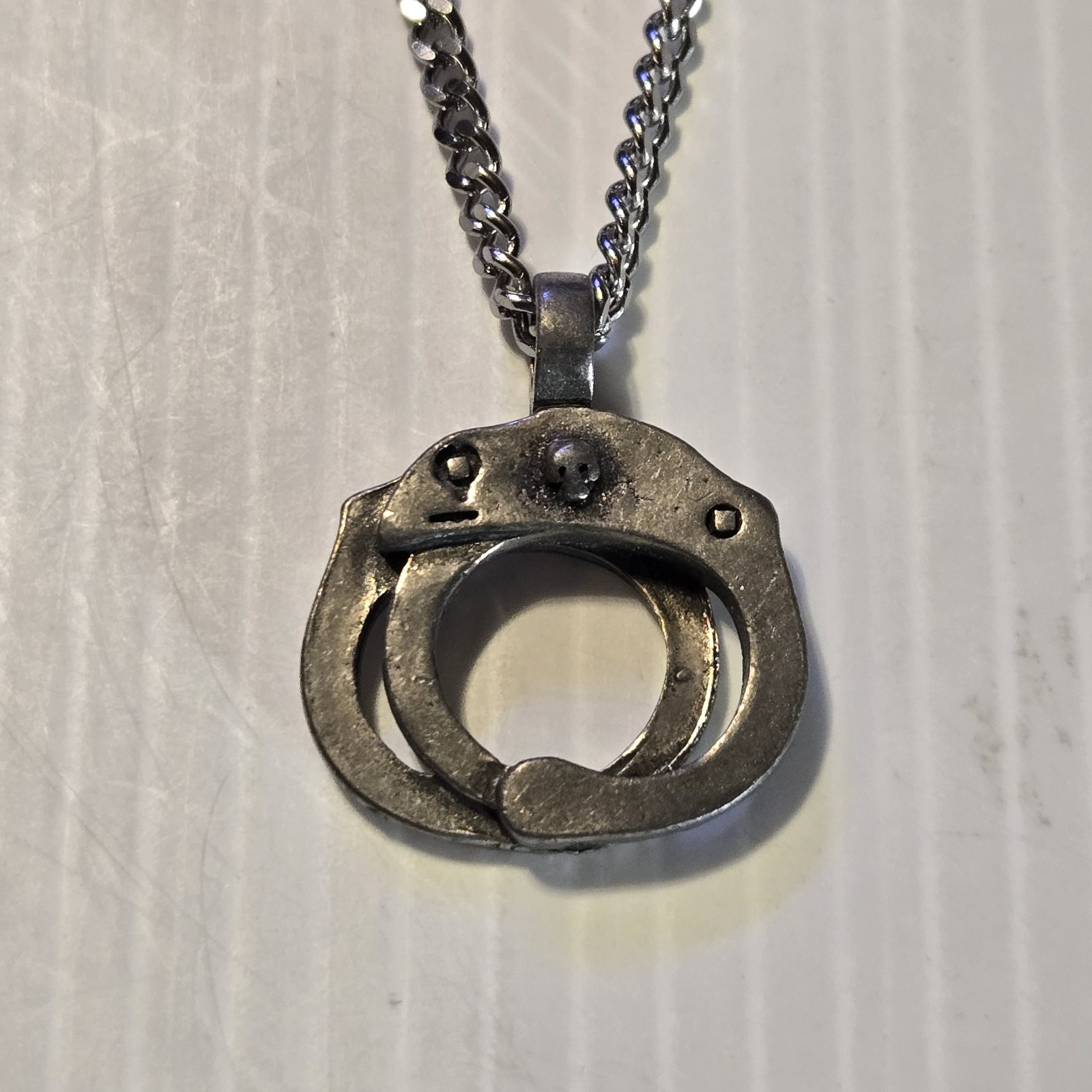 POLICE HANDCUFFS Pewter Pendant Charm /18″-24″ STAINLESS CURB CHAIN NECKLACE