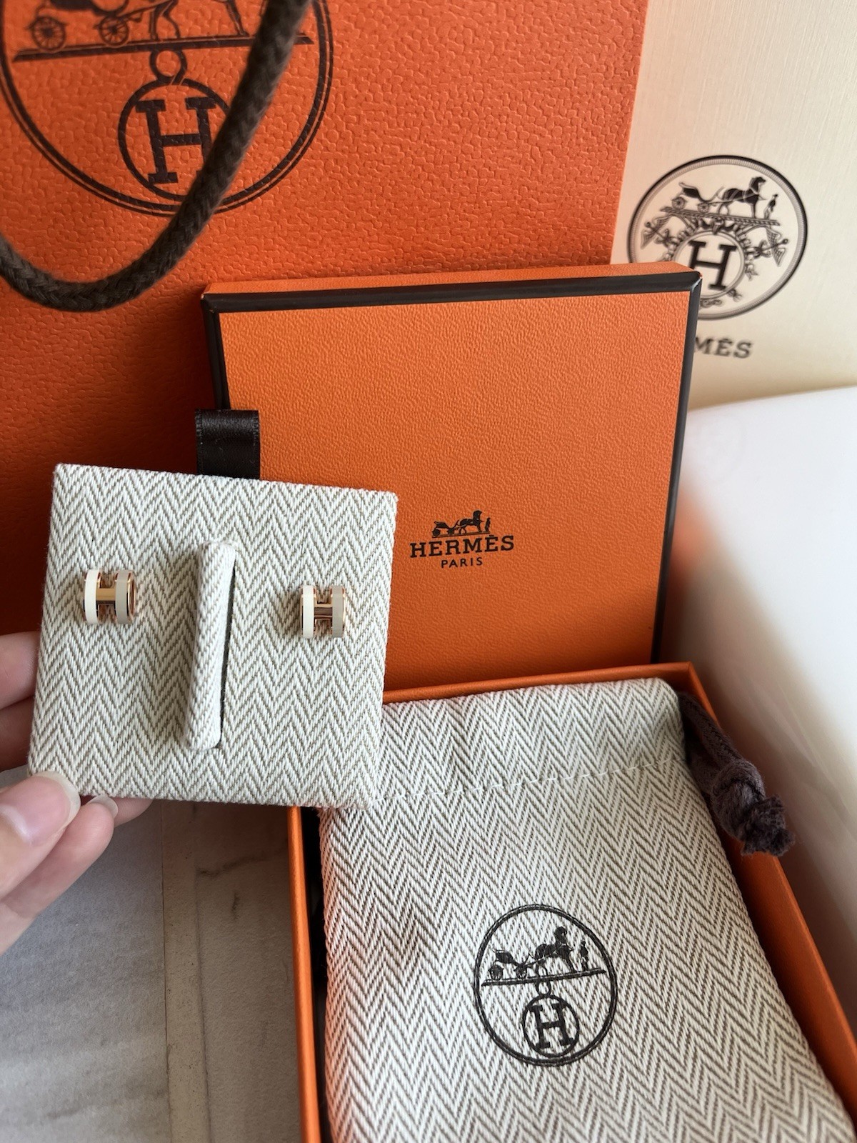 Hermés Auth New Mini Pop H Earrings Enemal Silver Two Tone Earrings