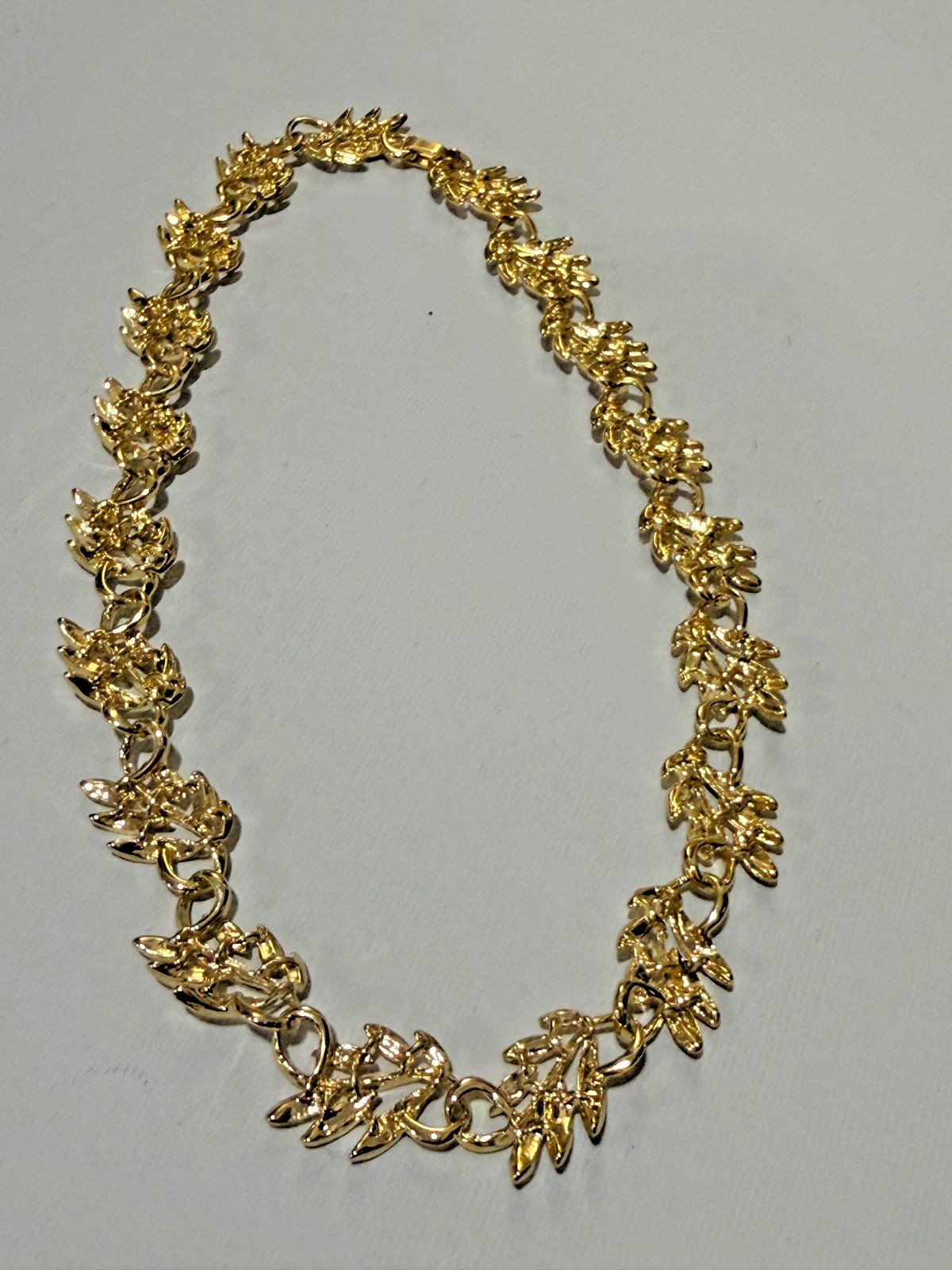 Leaf Floral Link Necklace Gold Tone Fold Over Clasp 16”