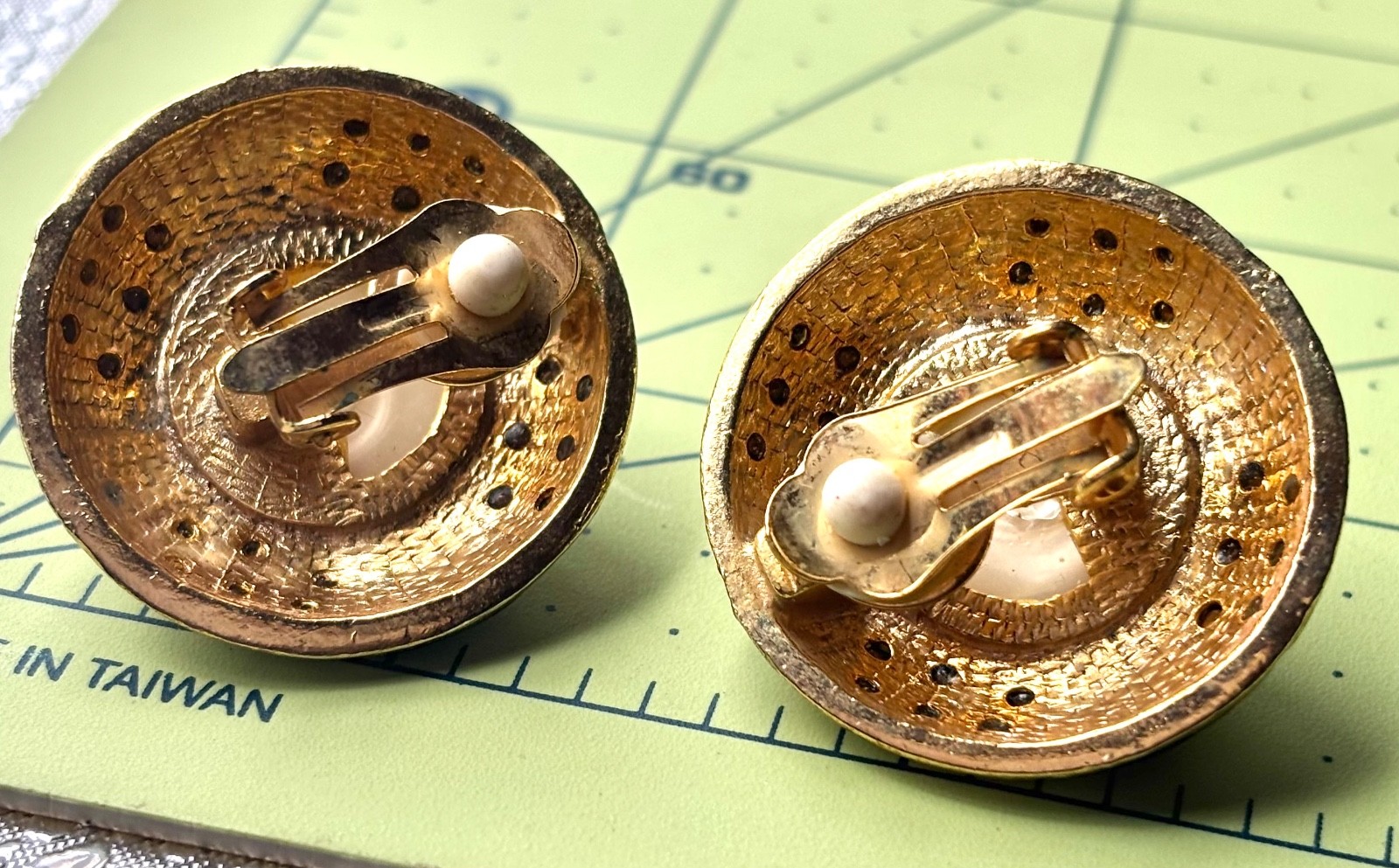 Showy 1980s vintage rhinestone clip on EARRINGS~Elegant Fashion~Faux Pearls