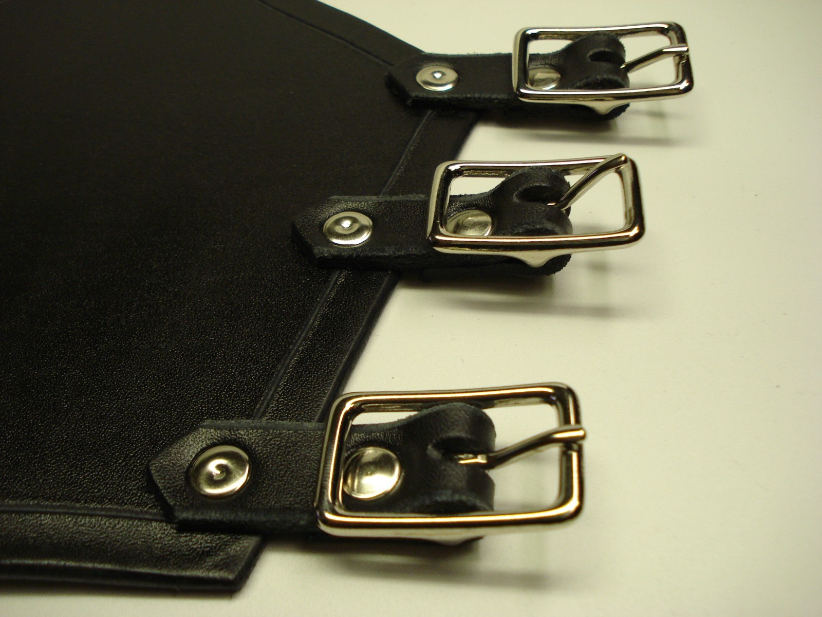 LEATHER BLACK PLAIN MEDIUM BRACER…BLACK METAL..(MDLG0017)….. ULVER