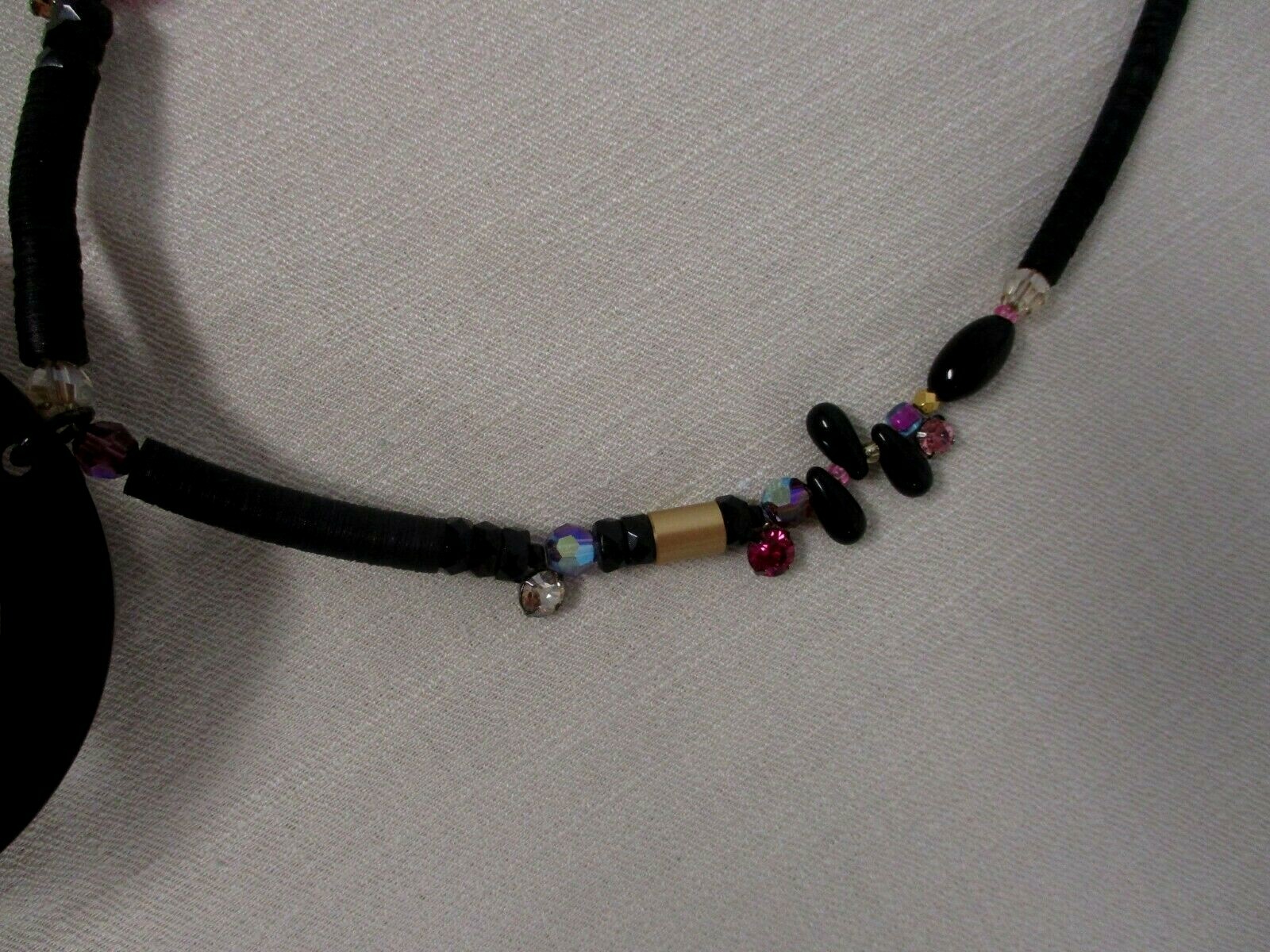 BLACK “SLICED” BEAD CHOKER NECKLACE w LUCITE PENDANT WITH COLORFUL RHINESTONES