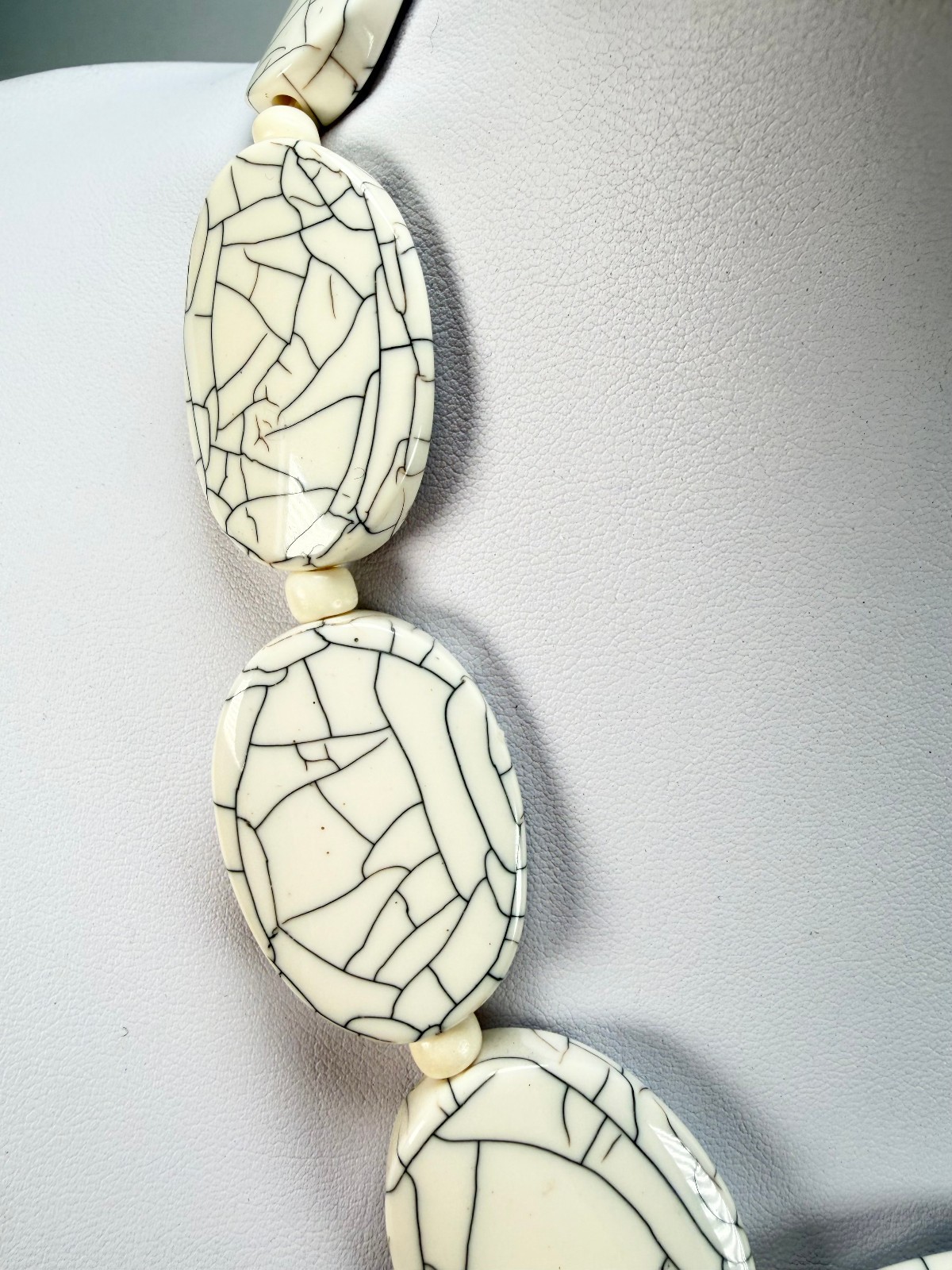Marion Godart – Fragmental “Forme Ovale” Cream Resin Necklace