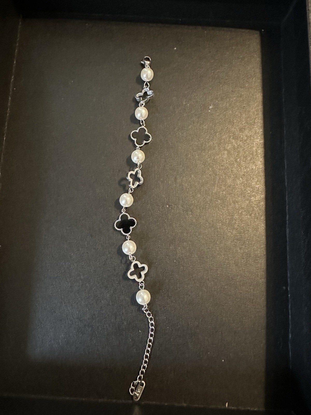 Silver Tone HQ Cable Chain Bracelet Black White Clover Dangle Lobster Adjustable