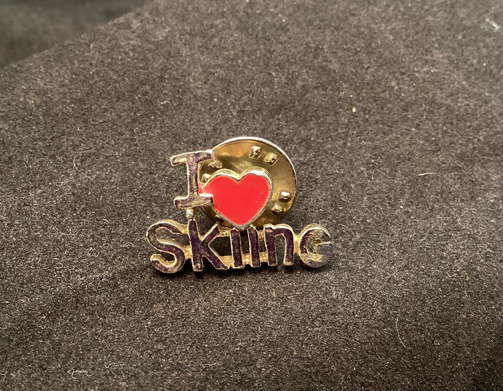 Gold Tone I LOVE SKIING Souvenir Sports Lapel Hat Pin