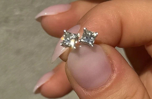 Stunning 1CTW Lab Created Diamond Princess Stud earring 14k White Gold Plated