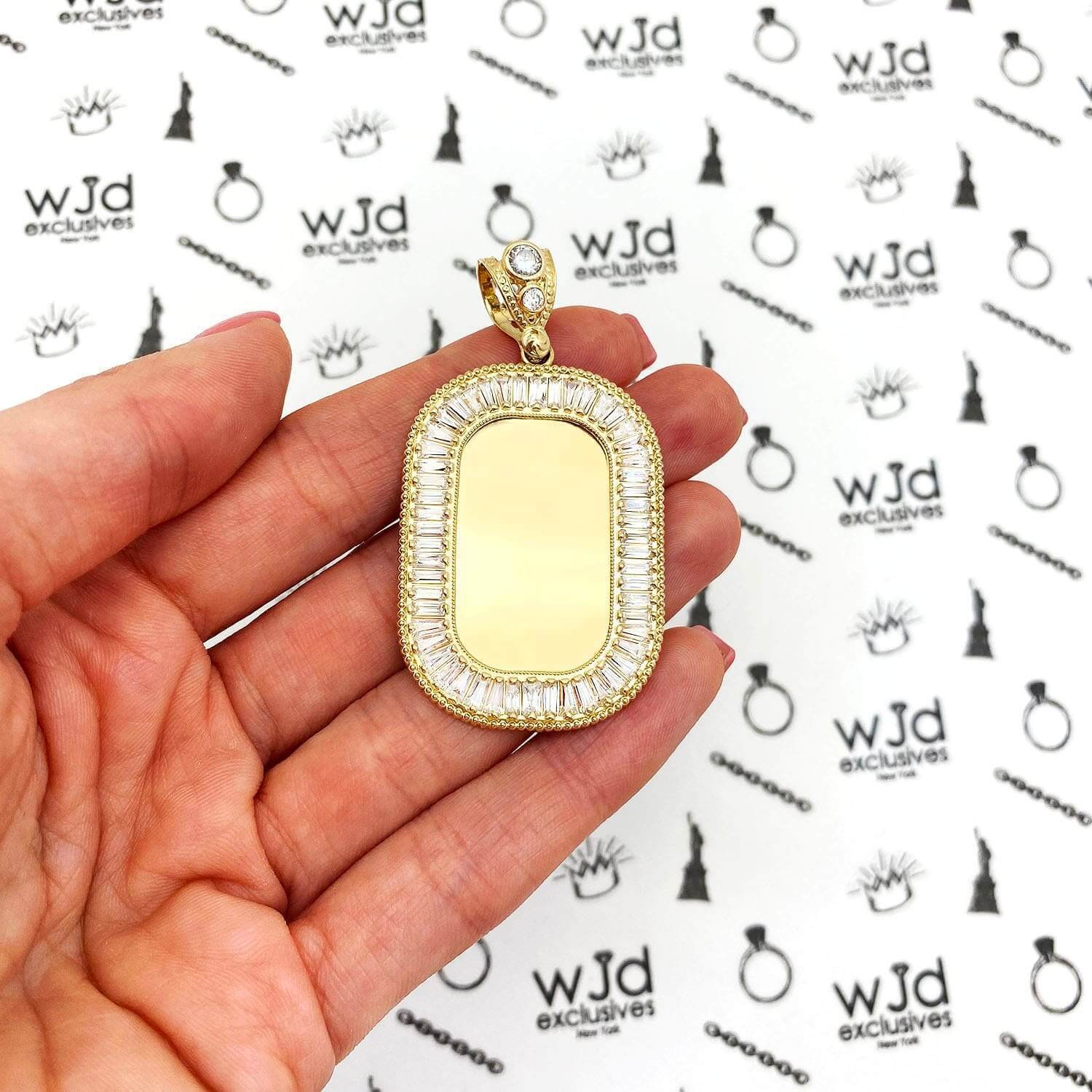 14K Gold Simulated Diamond Rounded Rectangular Picture Memory Pendant 2.17″