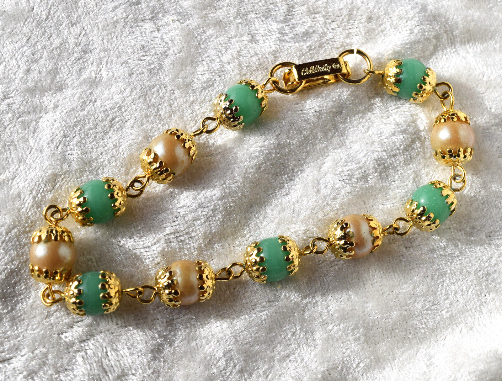 Gold Tone 52 In Necklace and 7″ Bracelet Set Green and White Bead Accents