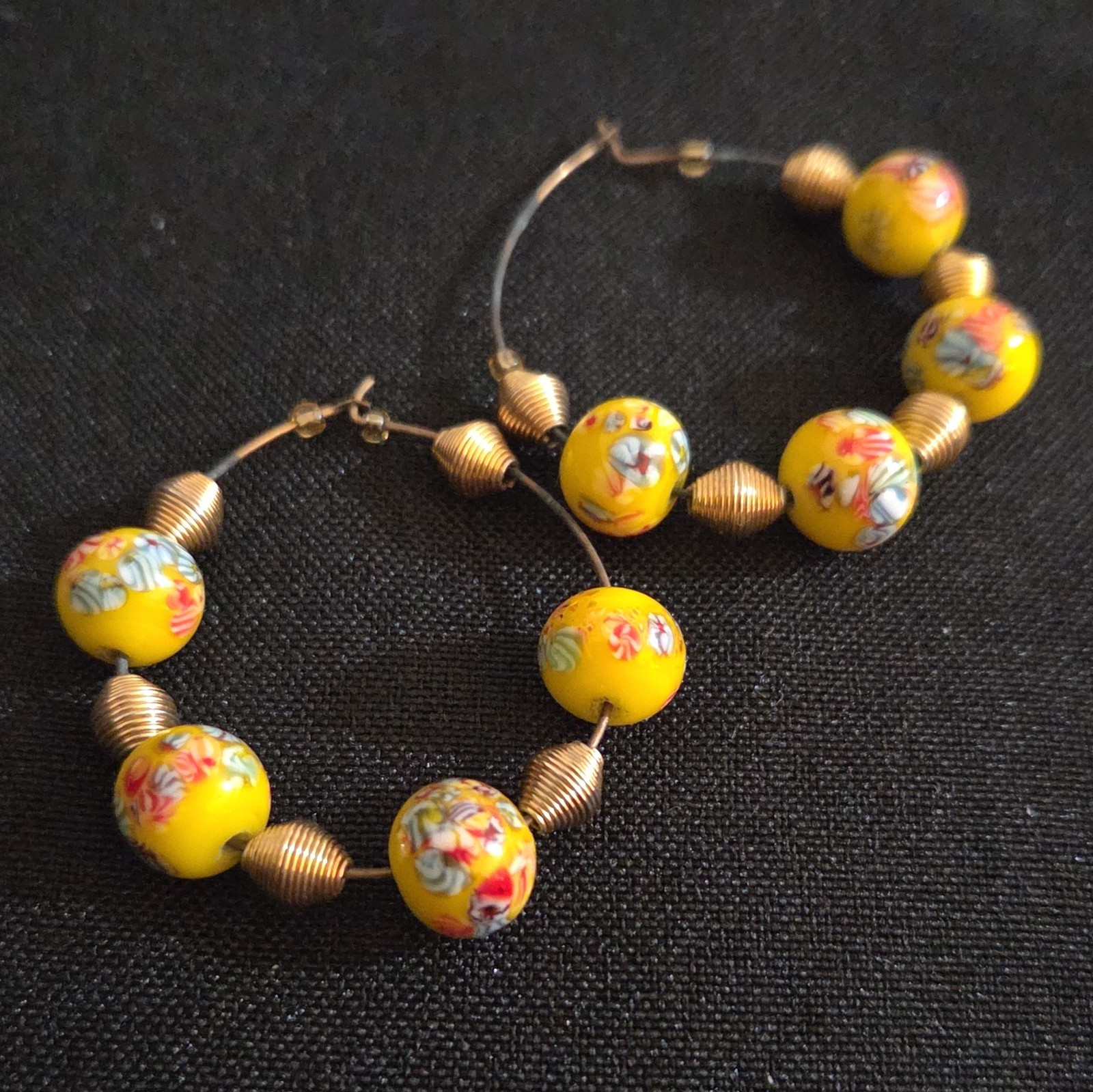 Yellow Gold Floral Glass Bead Hoop Wire Earrings Round No Stone Lobe