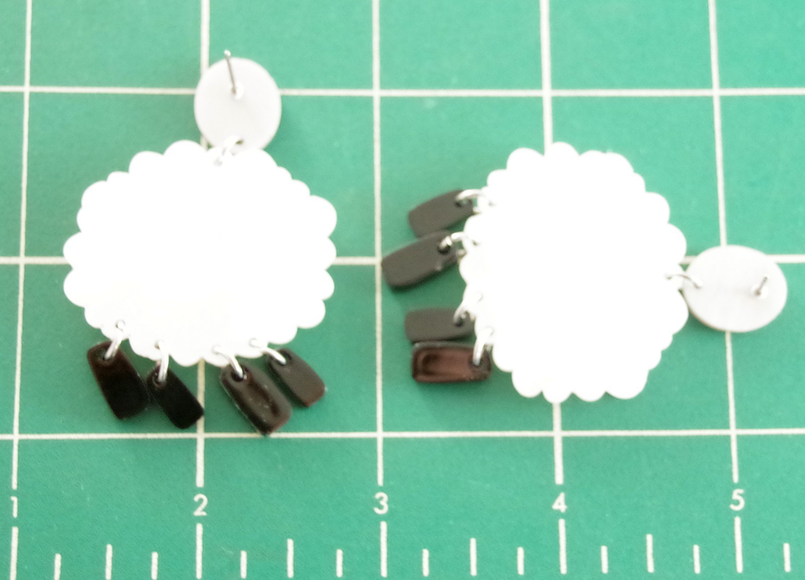 Cute! 2.25″ PEARLIZED LAYERED ACRYLIC SHEEP w/ DANGLE LEGS DROP DANGLE EARRINGS