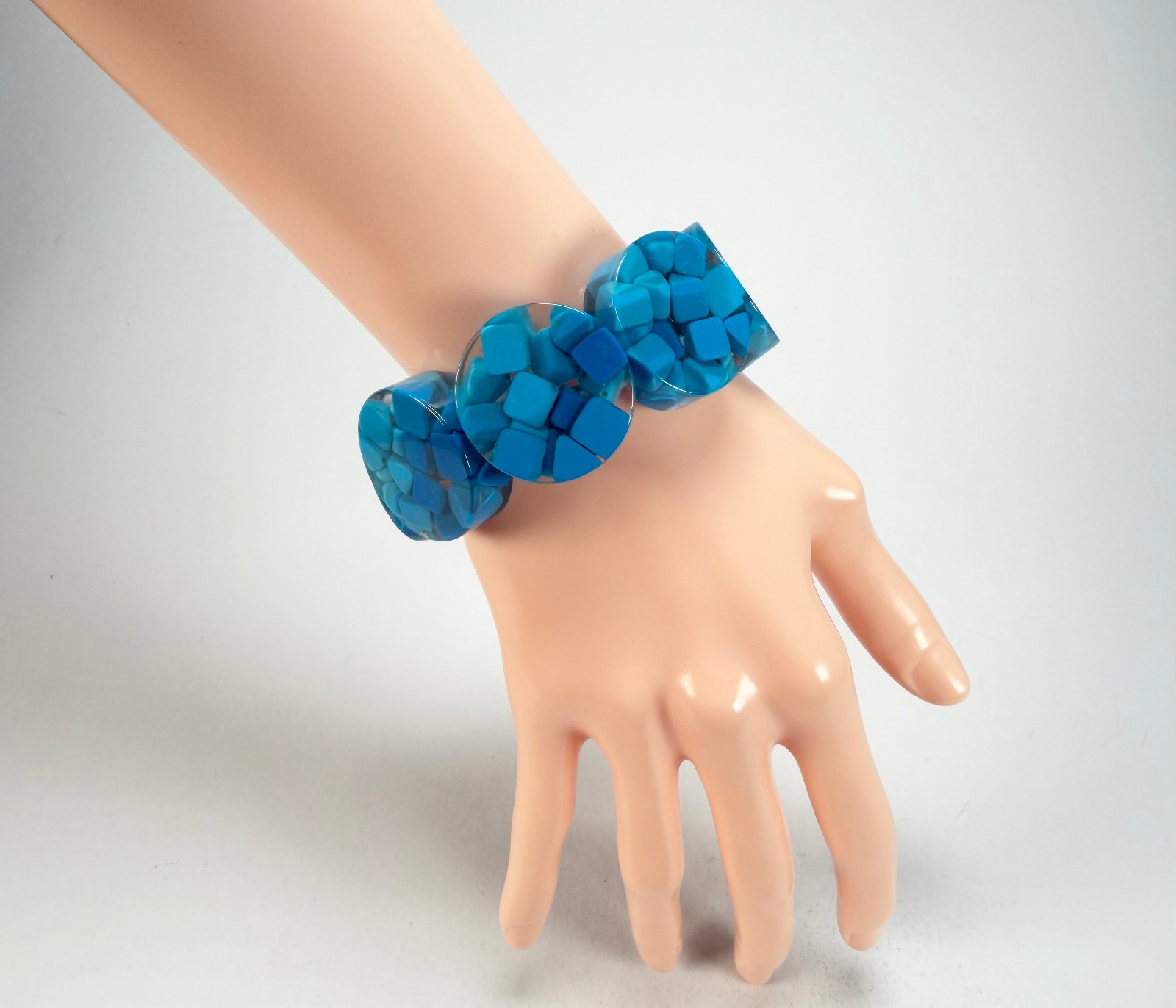 Marion Godart – Confetti “Cylindre” Blue Mix Elasticated Cylinder Resin Bracelet