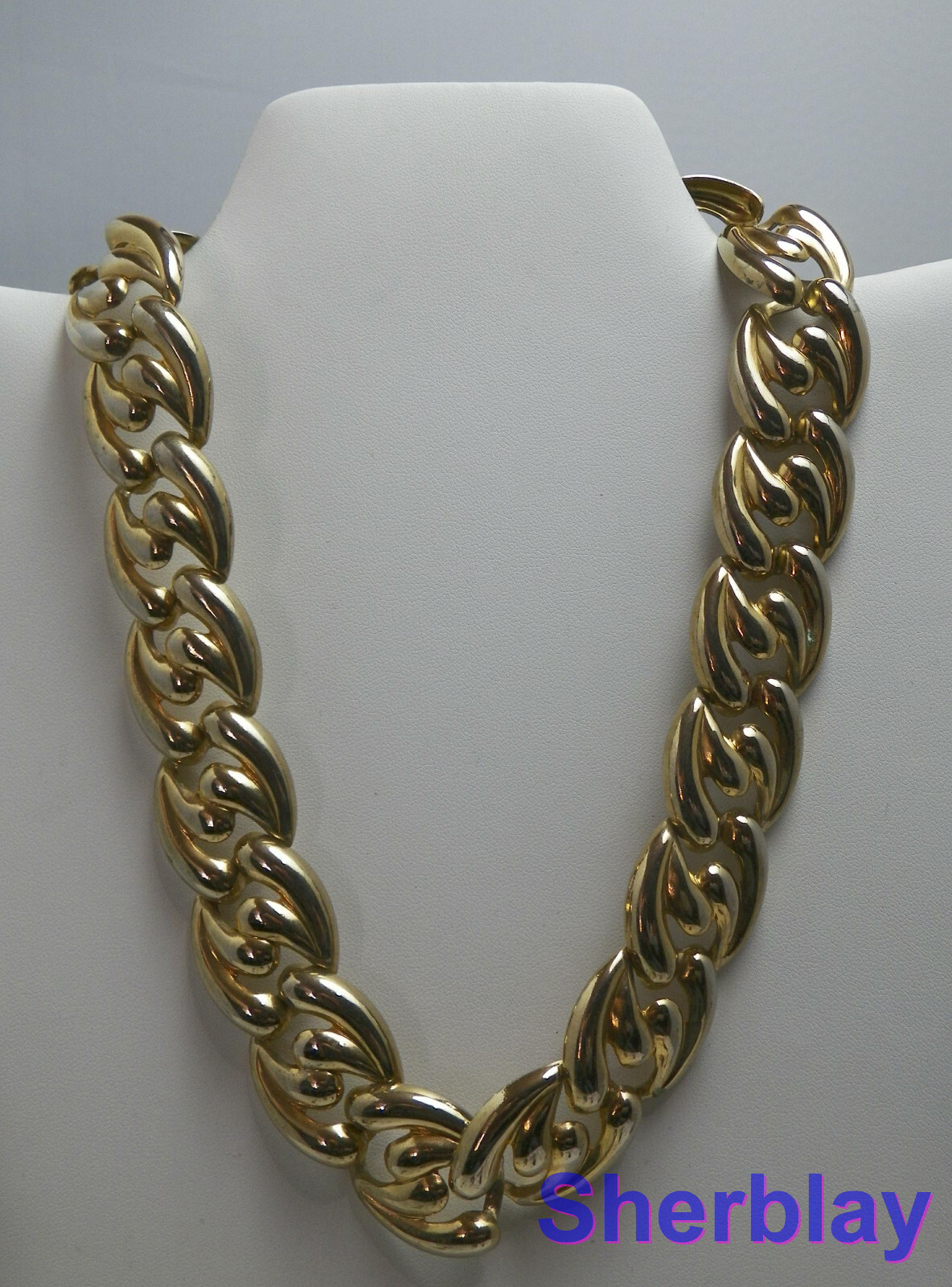 Costume Jewelry Choker Collar Gold Tone Lies Flat Push Button Closure 1980s 17″