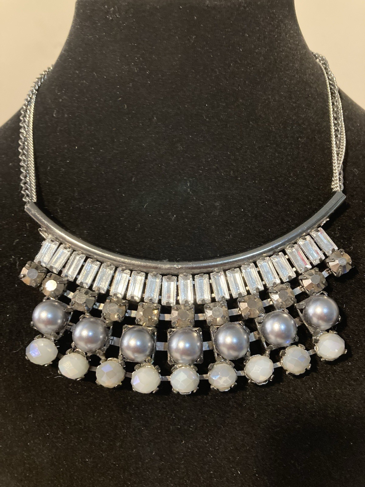 Simply Vera Wang Gray/Silver/Black Statement Necklace Silver Tone 16 – 19 in