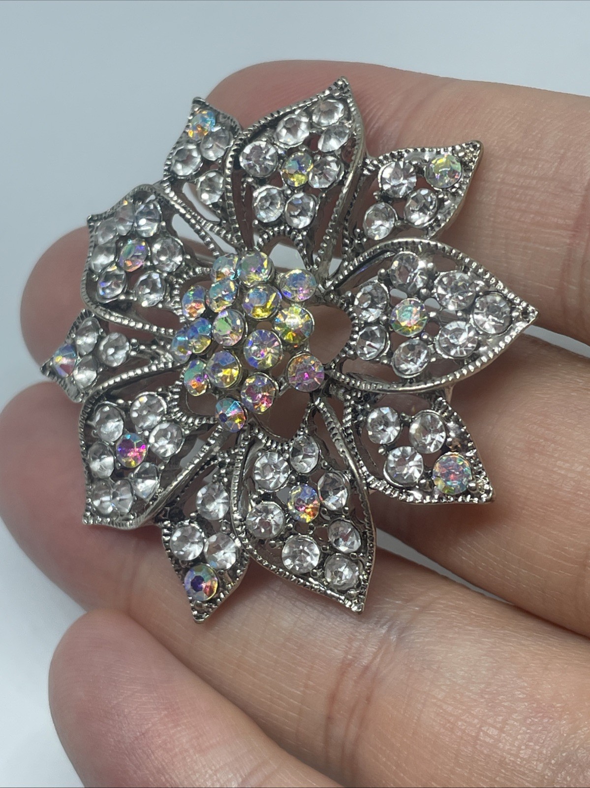 Brooch Silver tone metal shiny reflective rhinestone open front flower 5x5cm